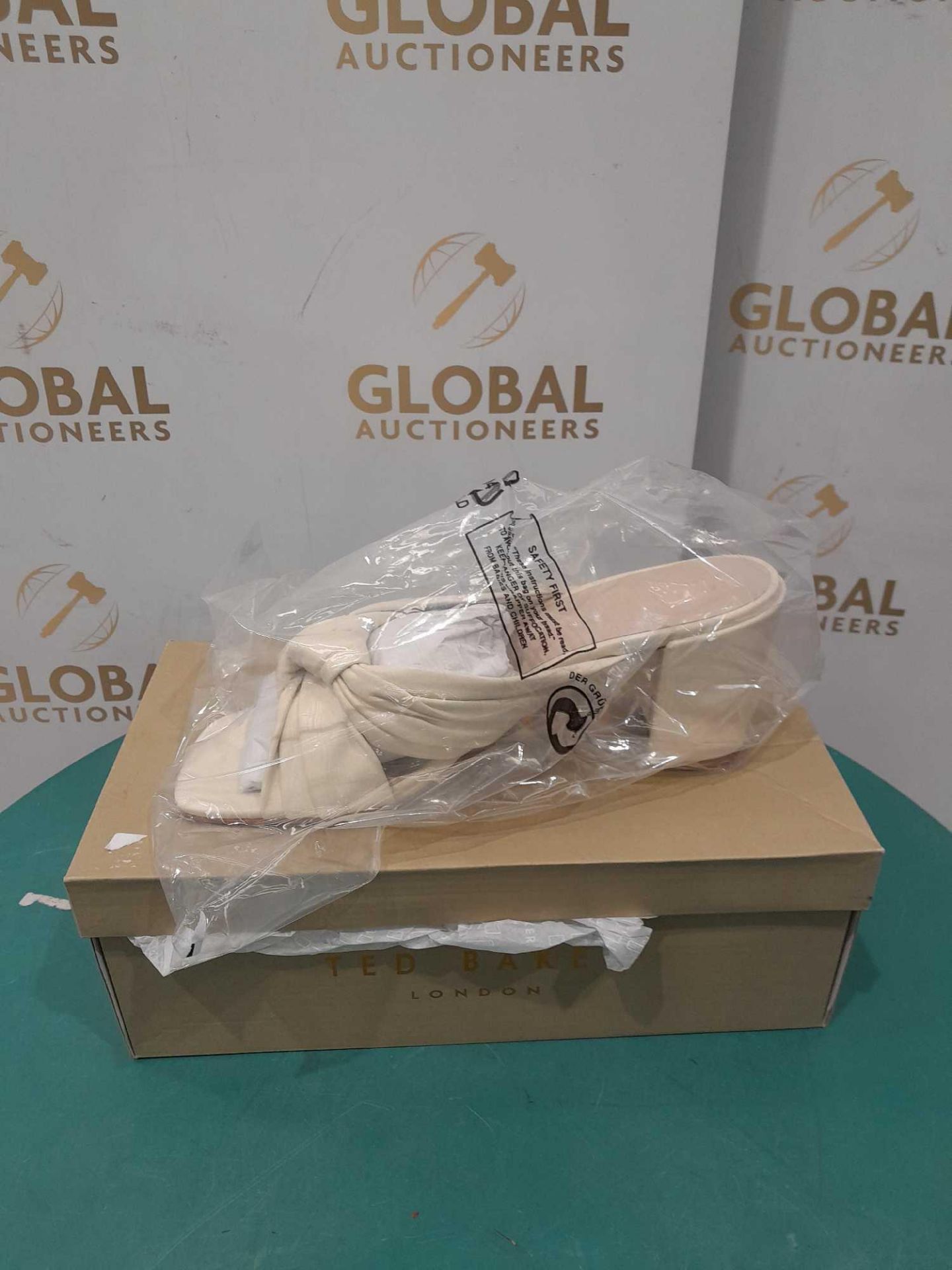 RRP £140 Boxed Brand New Pair Of Ted Baker Size 8 Ecru Pyford Women's Shoes - Image 2 of 2