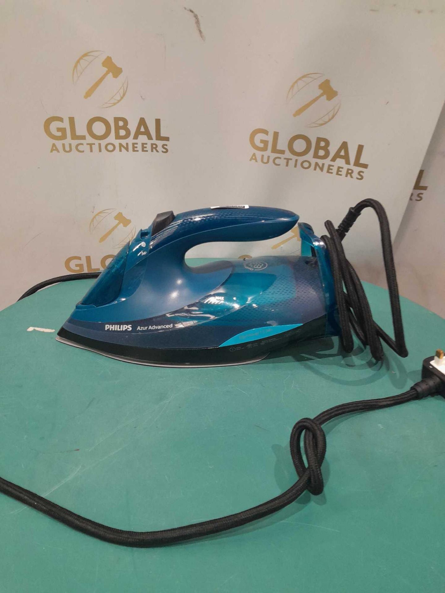 RRP £155 Philips Azur Advanced Steam Iron - Image 2 of 2