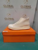 RRP £80 Boxed Pair Of Rocket Dog Size 3 Off White Trainers