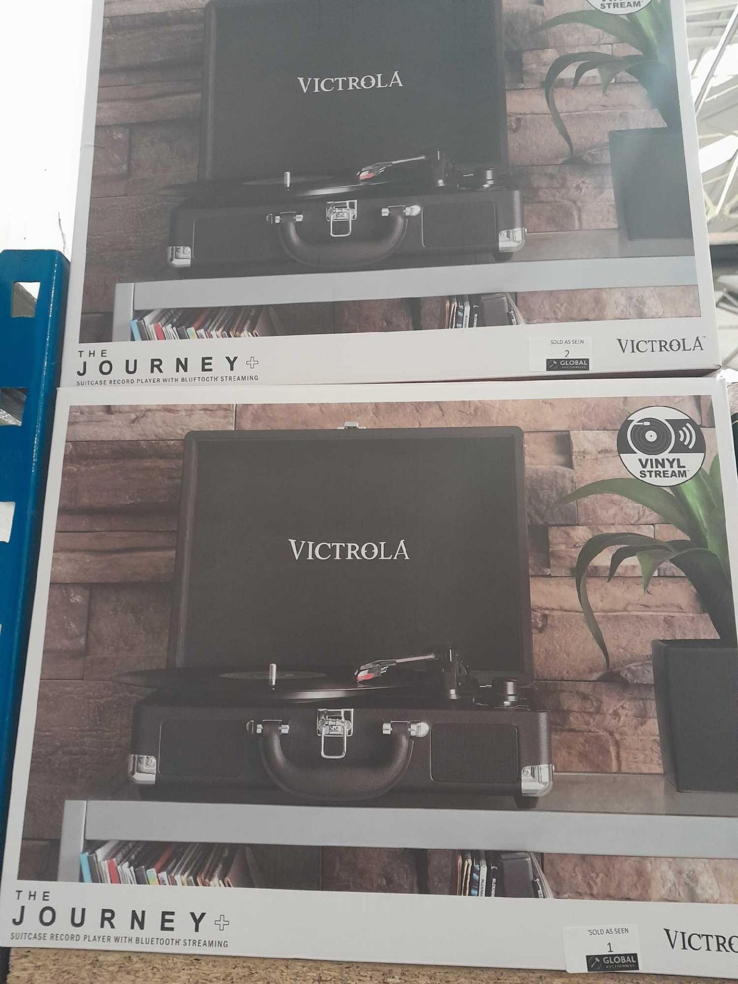 RRP £150 Boxed Victrola The Journey Suitcase Record Player Turntable - Image 2 of 2