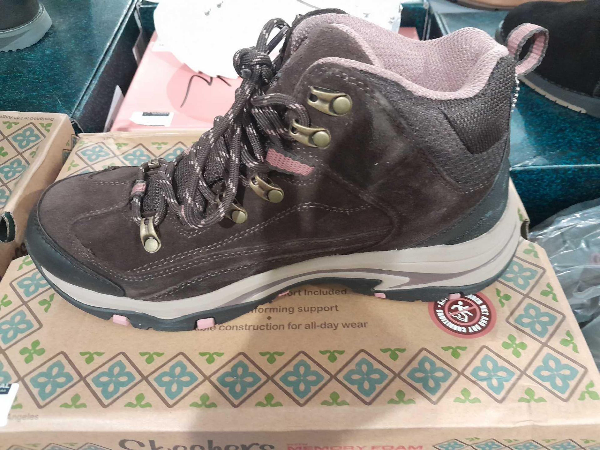 RRP £75 Boxed Pair Of Sketchers Size 5.5 Waterproof Boots