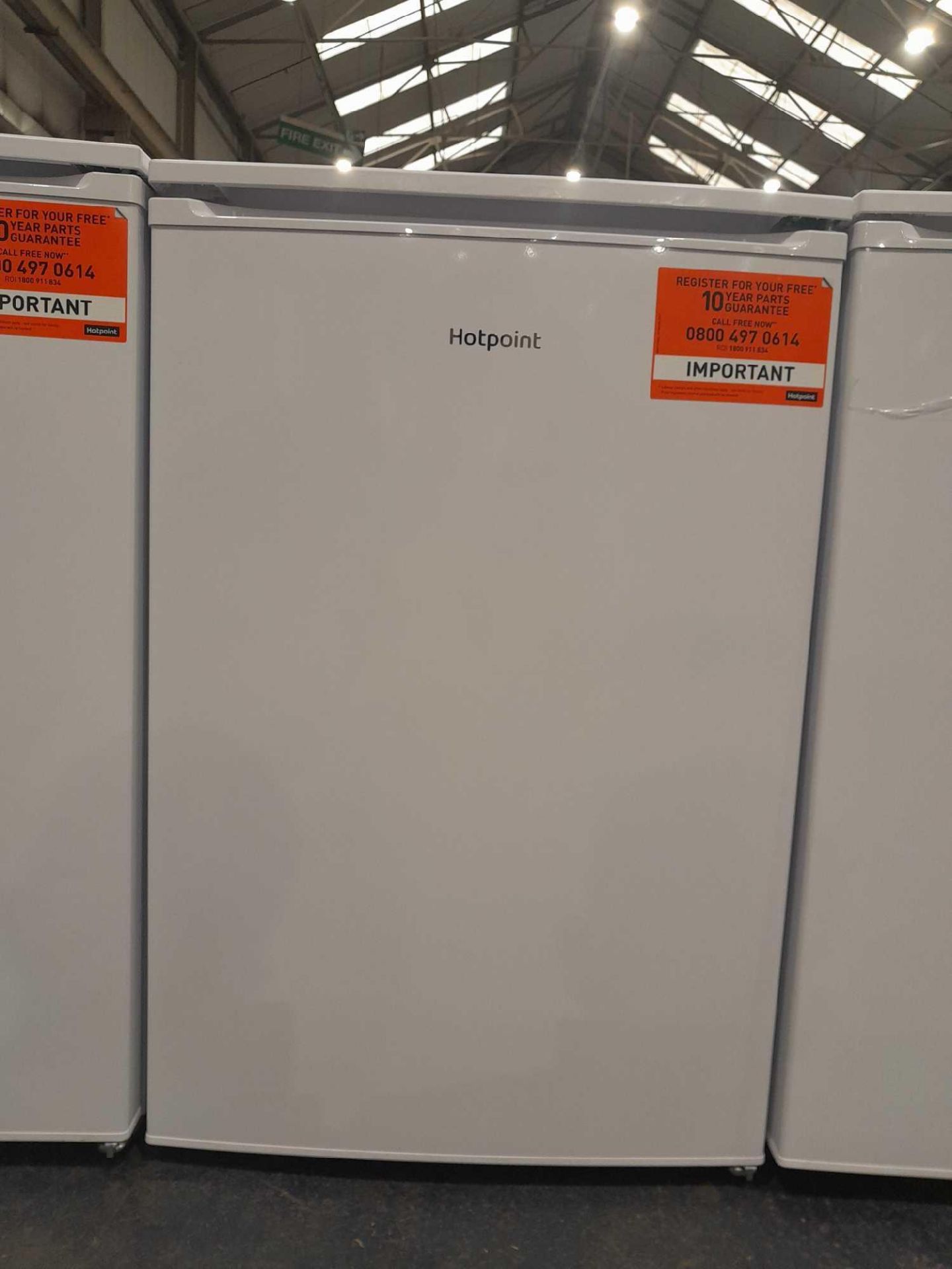 RRP £210 Hotpoint H55Rm 1110W1 White Undercounter Fridge - Image 2 of 2