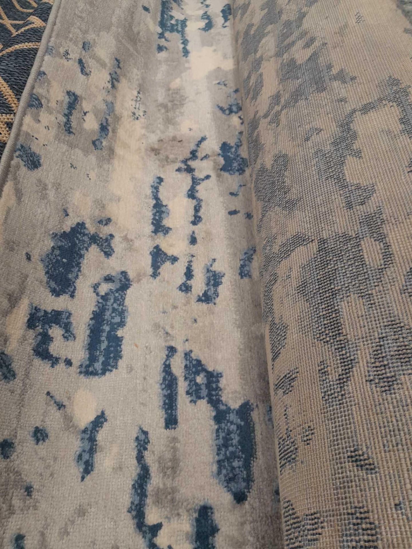 RRP £210 Safaviej Jasper Ivory/Blue Rug 200x200Cm - Image 2 of 2