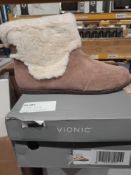 RRP £100 Boxed Vionic White/Brown Fluffy Boots Uk Size 6