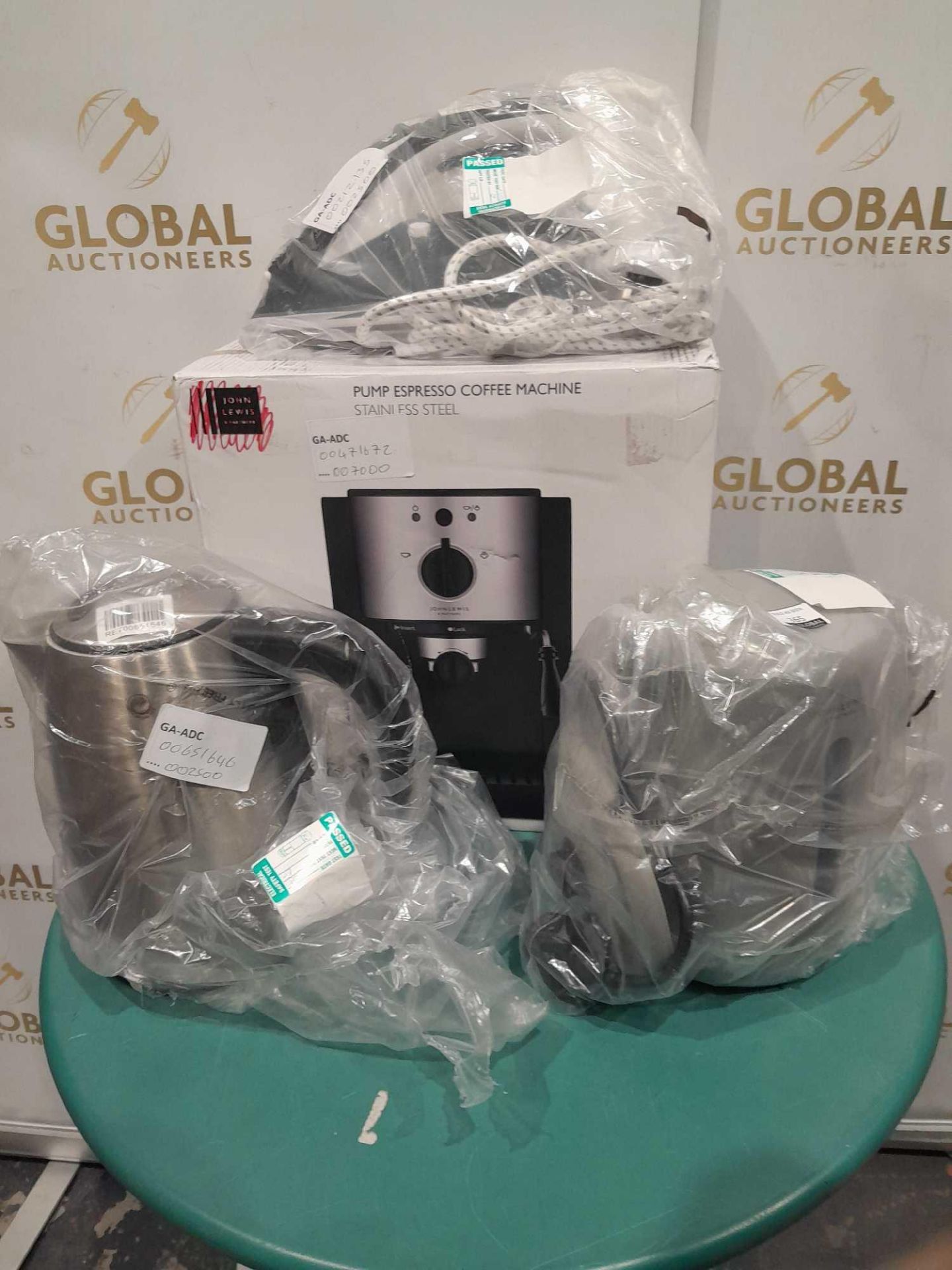 RRP £150 Lot To Contain 4 Boxed And Unboxed Assorted Items To Include A Pump Espresso Coffee Machine - Image 2 of 2