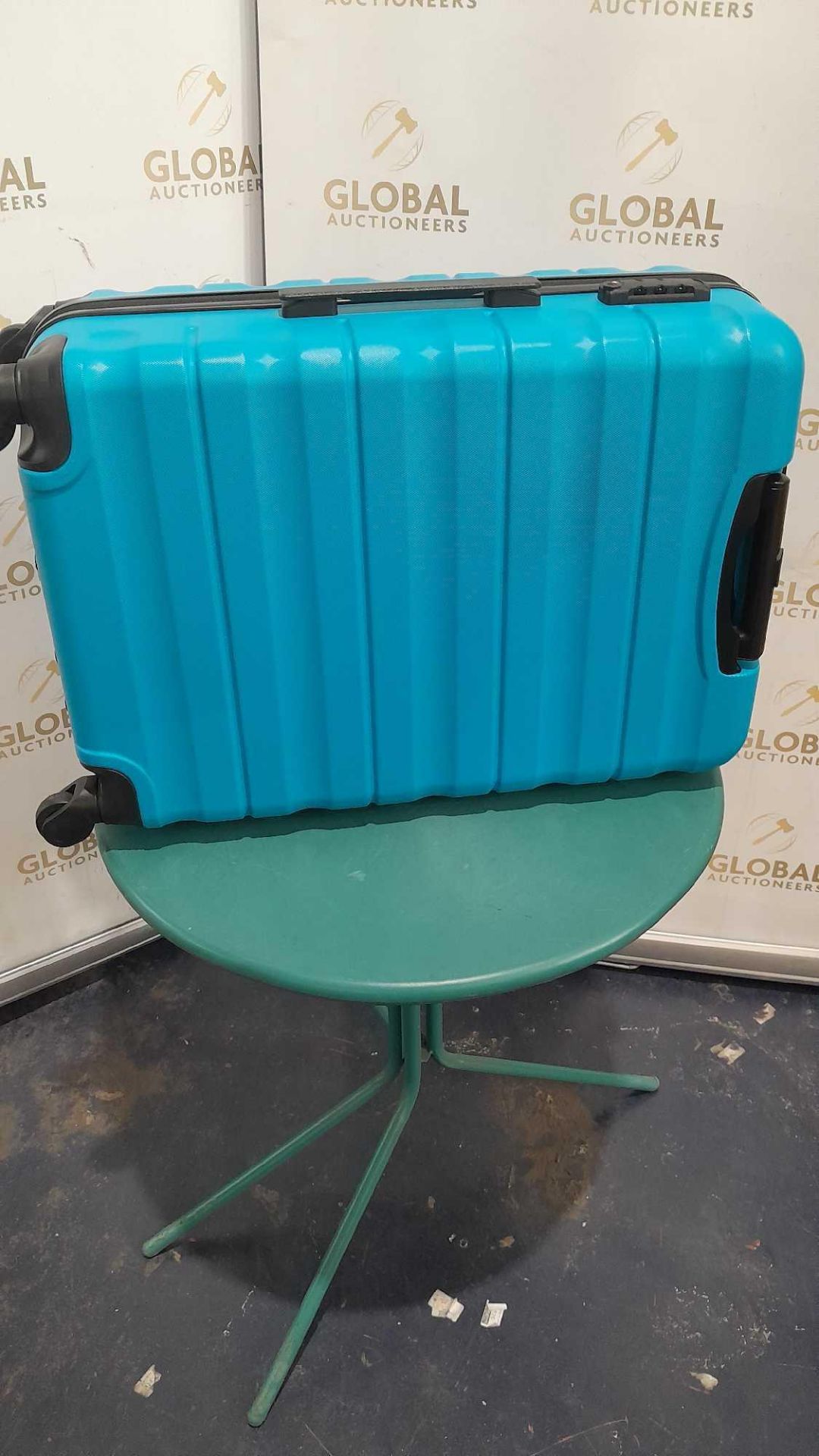 RRP £120 Lot To Contain 1 Medium Sized Suitcase. ( Blue) - Image 2 of 2