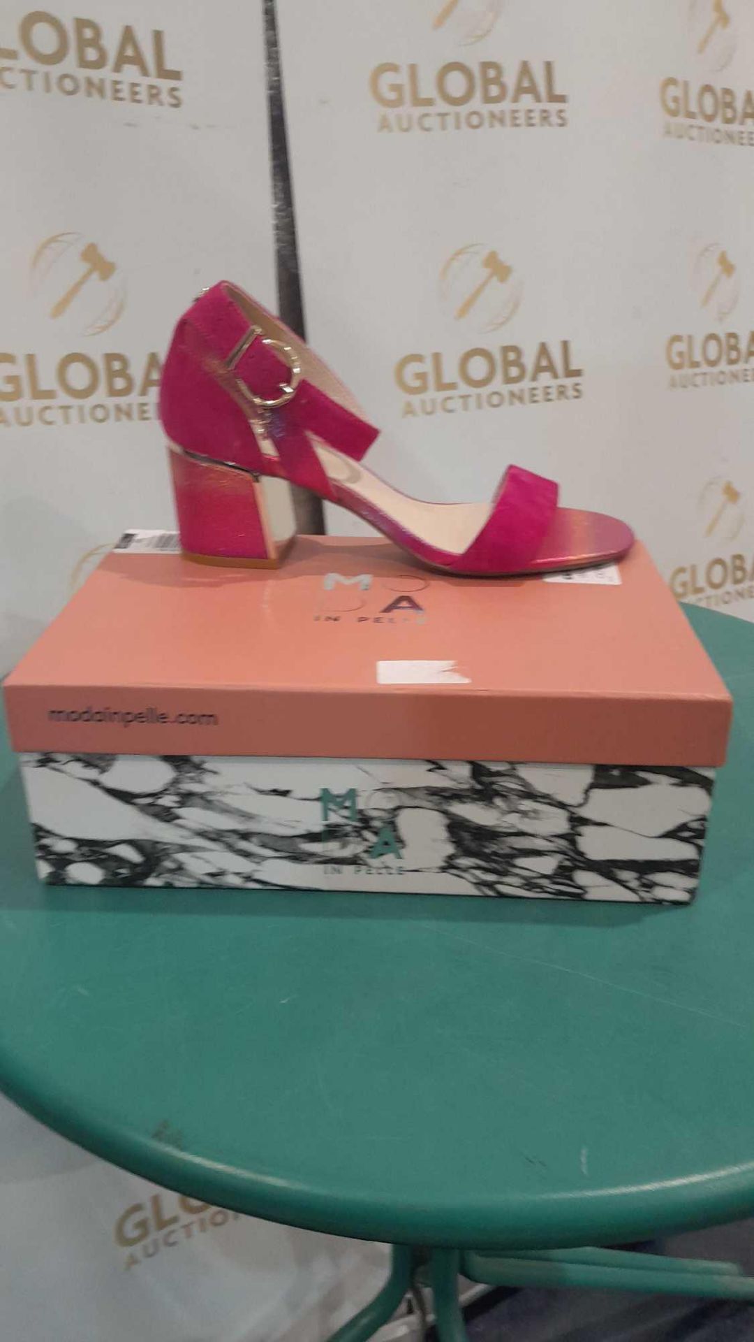 RRP £120 Boxed Pair Of Moda In Pelle Size 7 Pink Heeled Sandals - Image 2 of 2