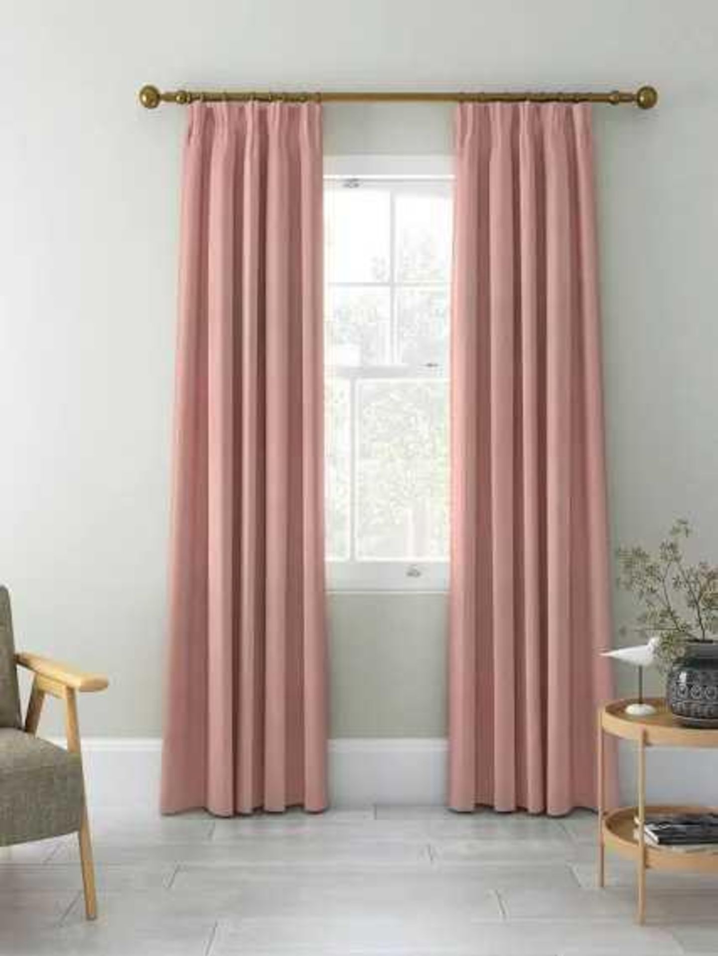 RRP £140 Lot To Contain 4 Bagged Assorted Pairs Of Curtains To Include 2 Pairs Of 165X137Cm Plain P