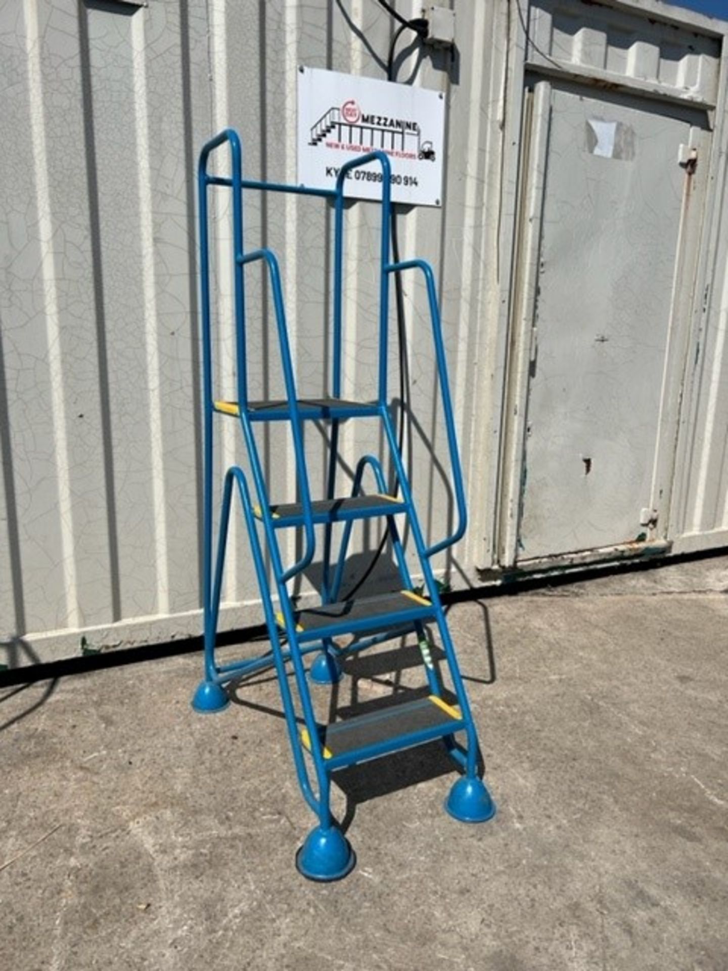 RRP £420 Warehouse Ladders Small Dome Feet Blue Set - Image 2 of 4