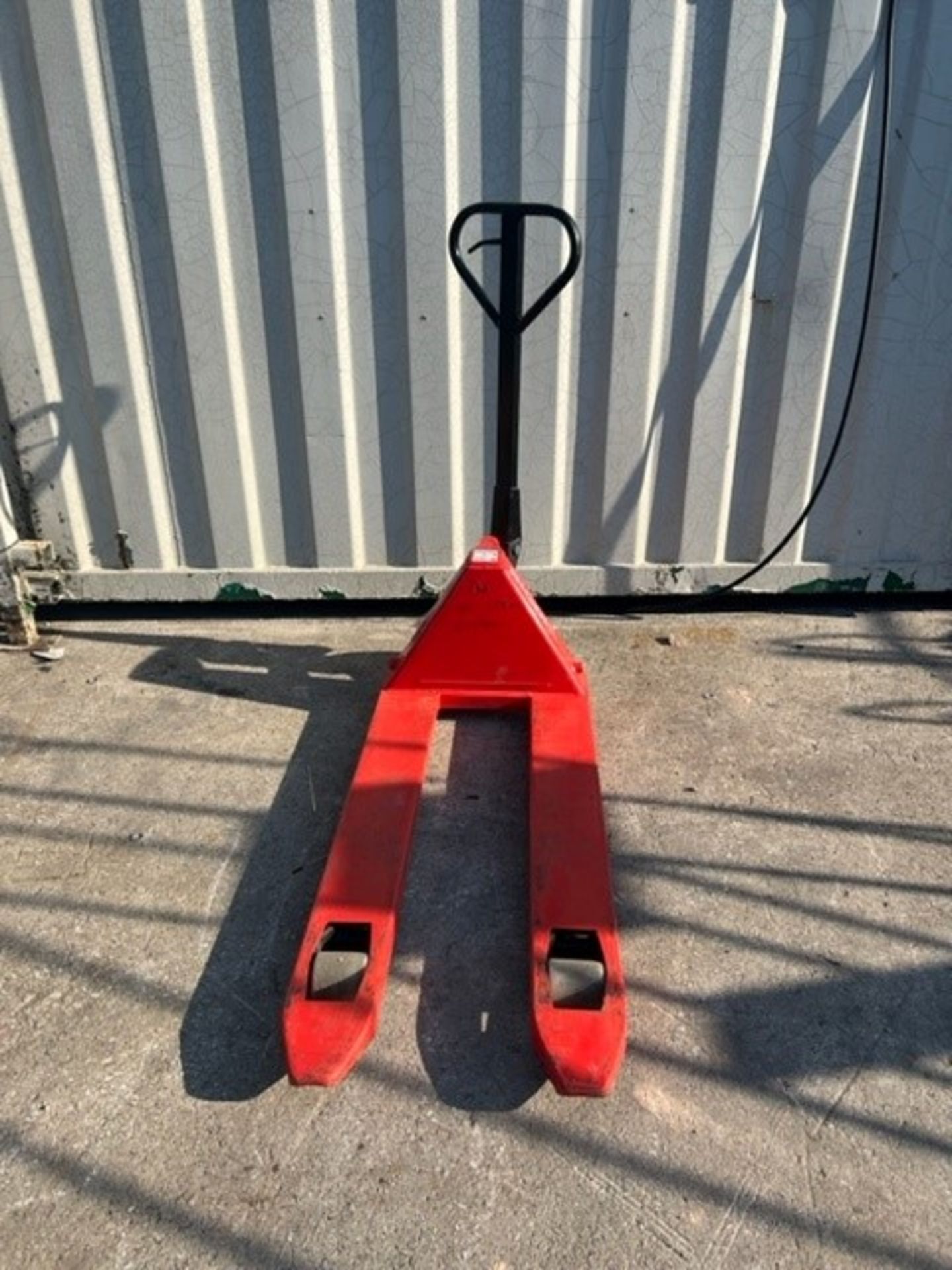 RRP £360 Pump Truck Big Red Dug. Length Of Forks: 11500Mm, Overall Width: 540Mm, Inside Width 240Mm,