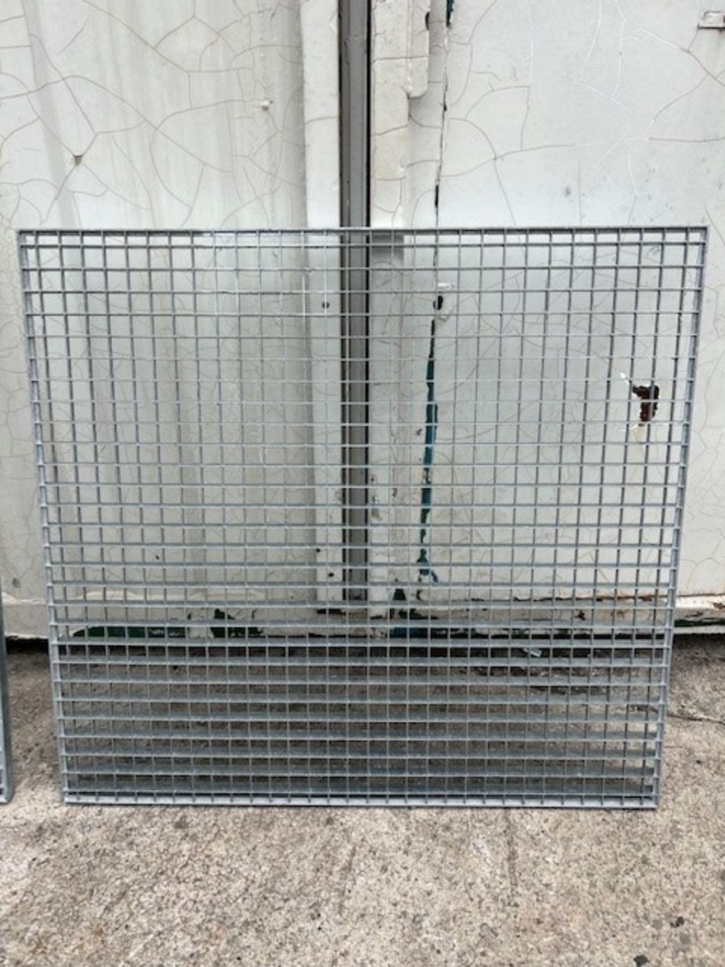 RRP £720 Galvanised Mesh Panels Forge Walkway Length: 1025Mm Width: 1100Mm 30Mm Flat Bar Round The - Image 2 of 4