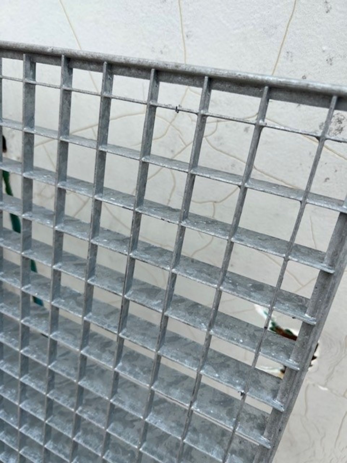 RRP £720 Galvanised Mesh Panels Forge Walkway Length: 1025Mm Width: 1100Mm 30Mm Flat Bar Round The - Image 3 of 4