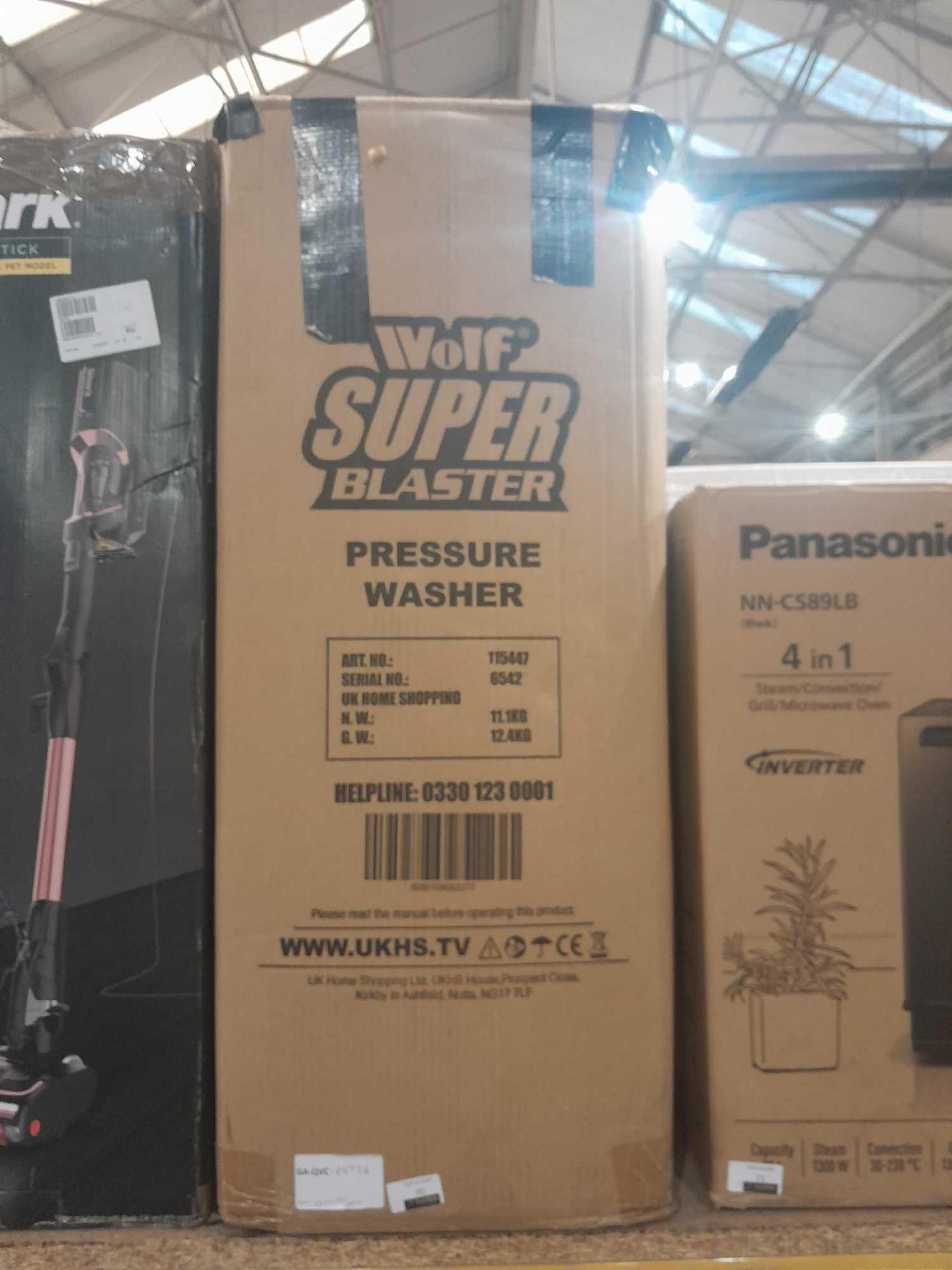 RRP £195 Boxed Wolf 140 Bar Super Blaster Pressure Washer with Outdoor & Car Accessories - Image 2 of 2