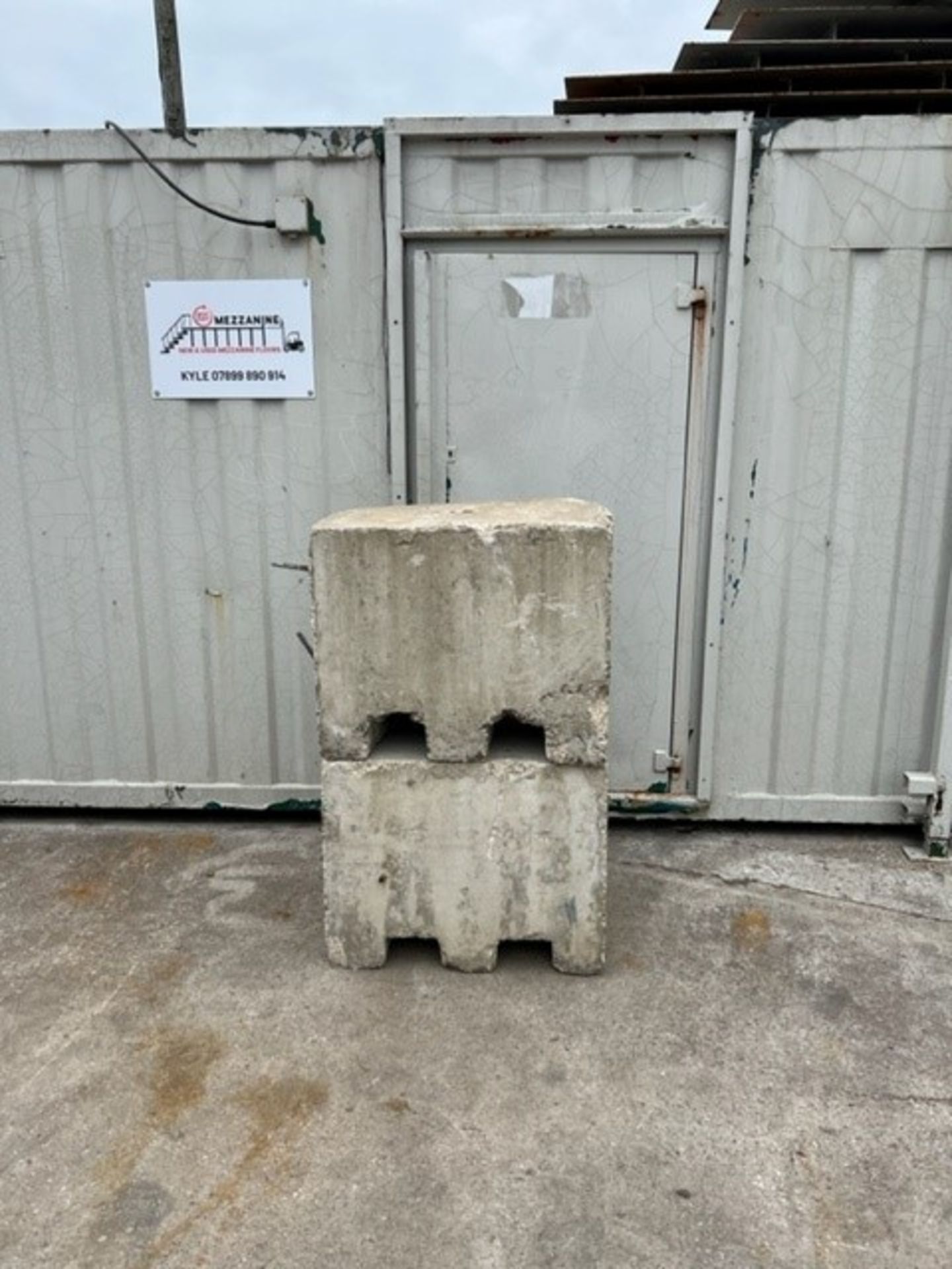 RRP £300 Concrete Security Blocks Length: 820Mm Width: 580Mm Height: 670Mm Fork Lift Gaps Underneath - Image 2 of 2