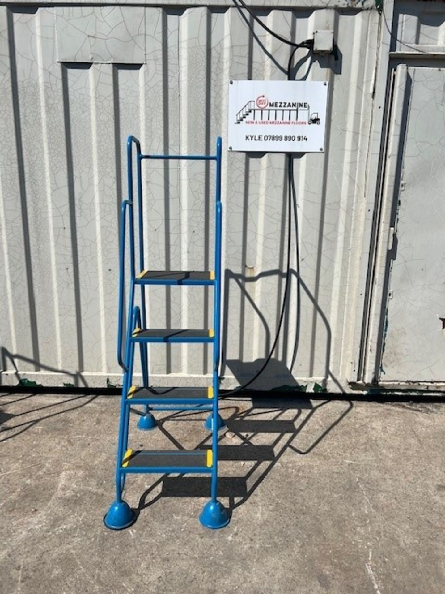 RRP £420 Warehouse Ladders Small Dome Feet Blue Set. Height To Top Set: 1000Mm, Overall Height: