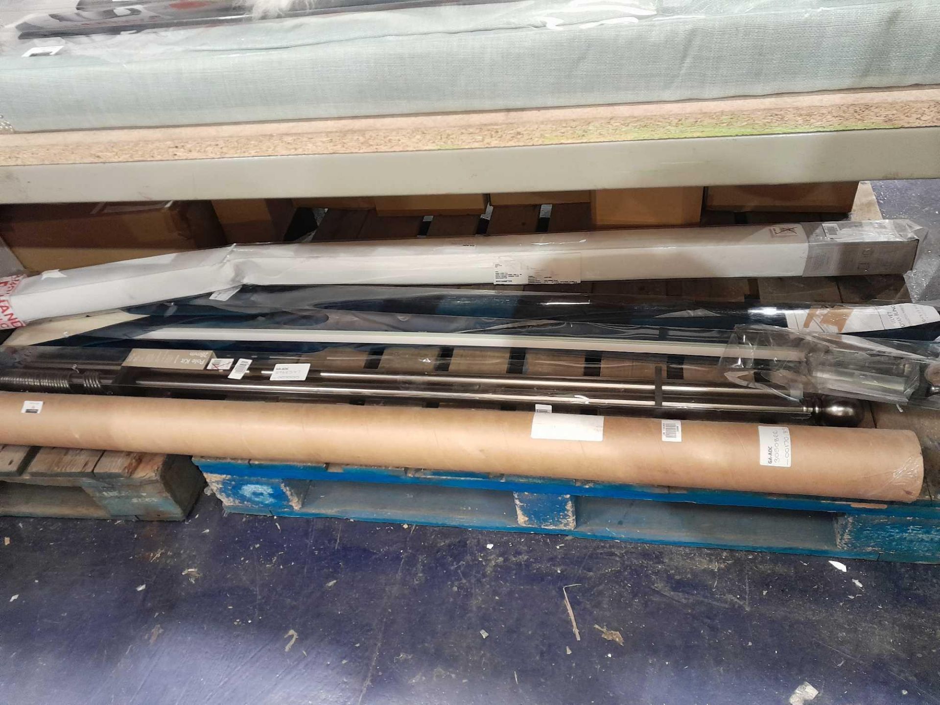 Rrp £250 Lot To Contain 4 Boxed Assorted John Lewis Curtain Pole Kits And Roller Blinds Sets - Image 2 of 2