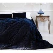 RRP £180 Lot To Contain 4 Assorted Items To Include A Navy Velvet Bedspread, Cook's Essentials Air F