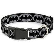 RRP £2864 Lot To Contain 223Items Buckle Down Batman Shield Nero/Argento Plastica Clip Collare Origi