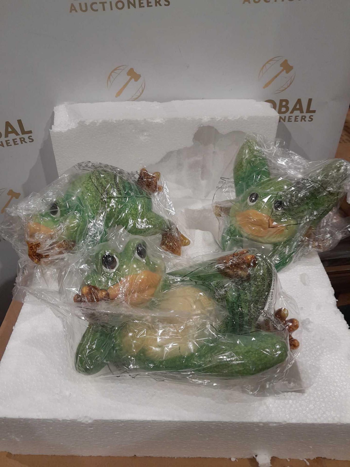 RRP £110 Lot To Contain 2 Boxed Brand New Sets Of 3 Garden Frogs (725299) - Image 2 of 2