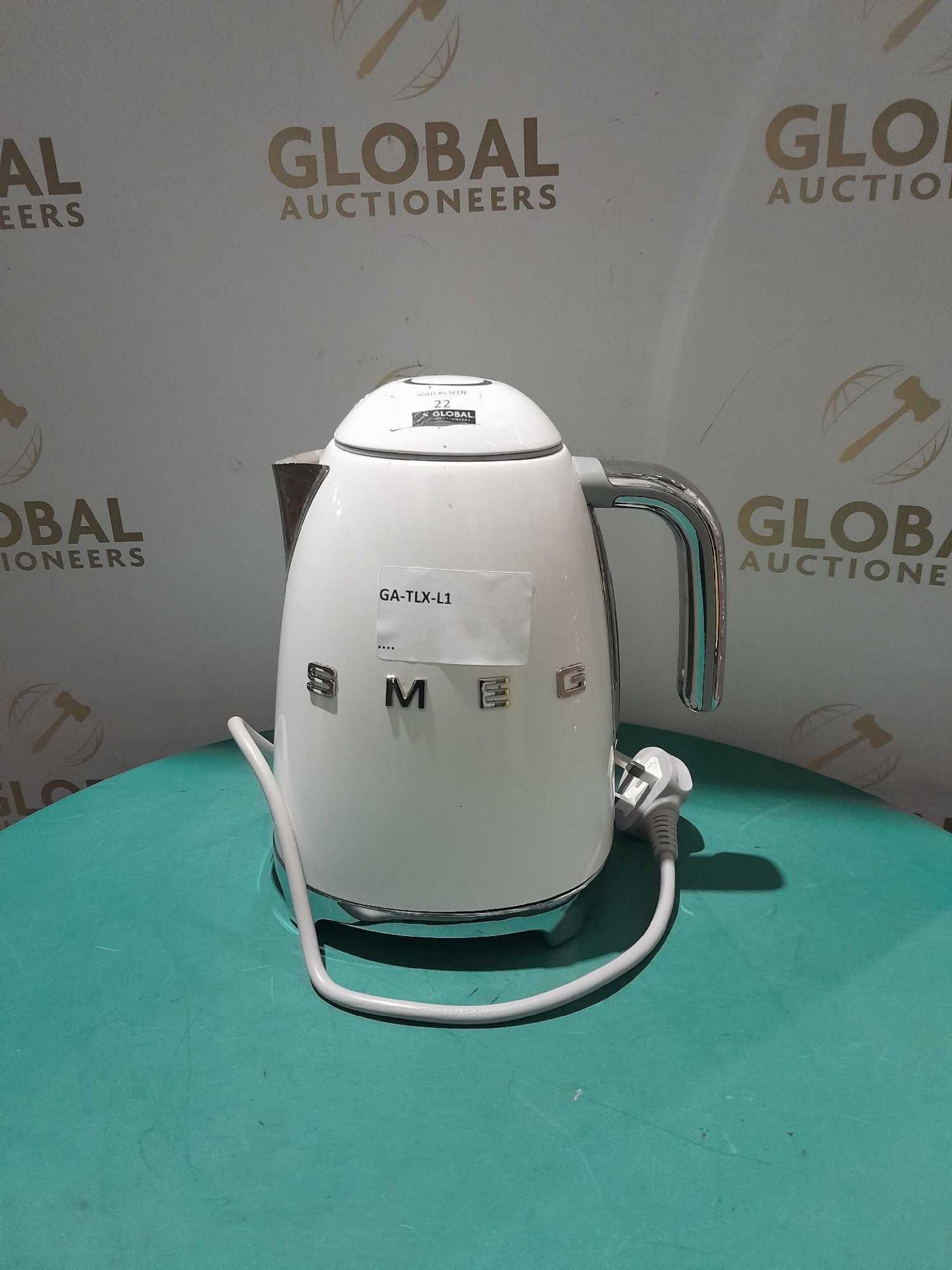 RRP £150 Unboxed White Smeg 1.7L Kettle - Image 2 of 2