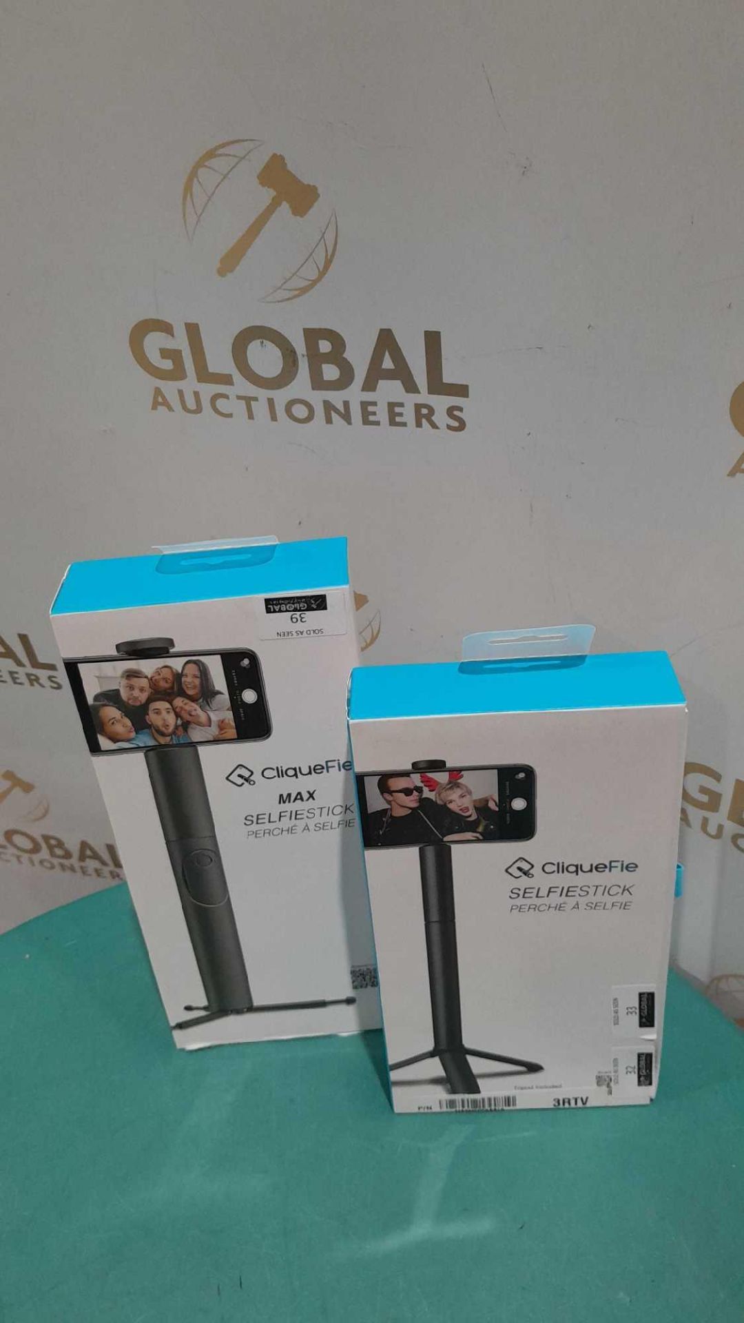 RRP £150 Lot To Contain 3 Boxed Cliquefie Selfie Sticks - Image 2 of 2