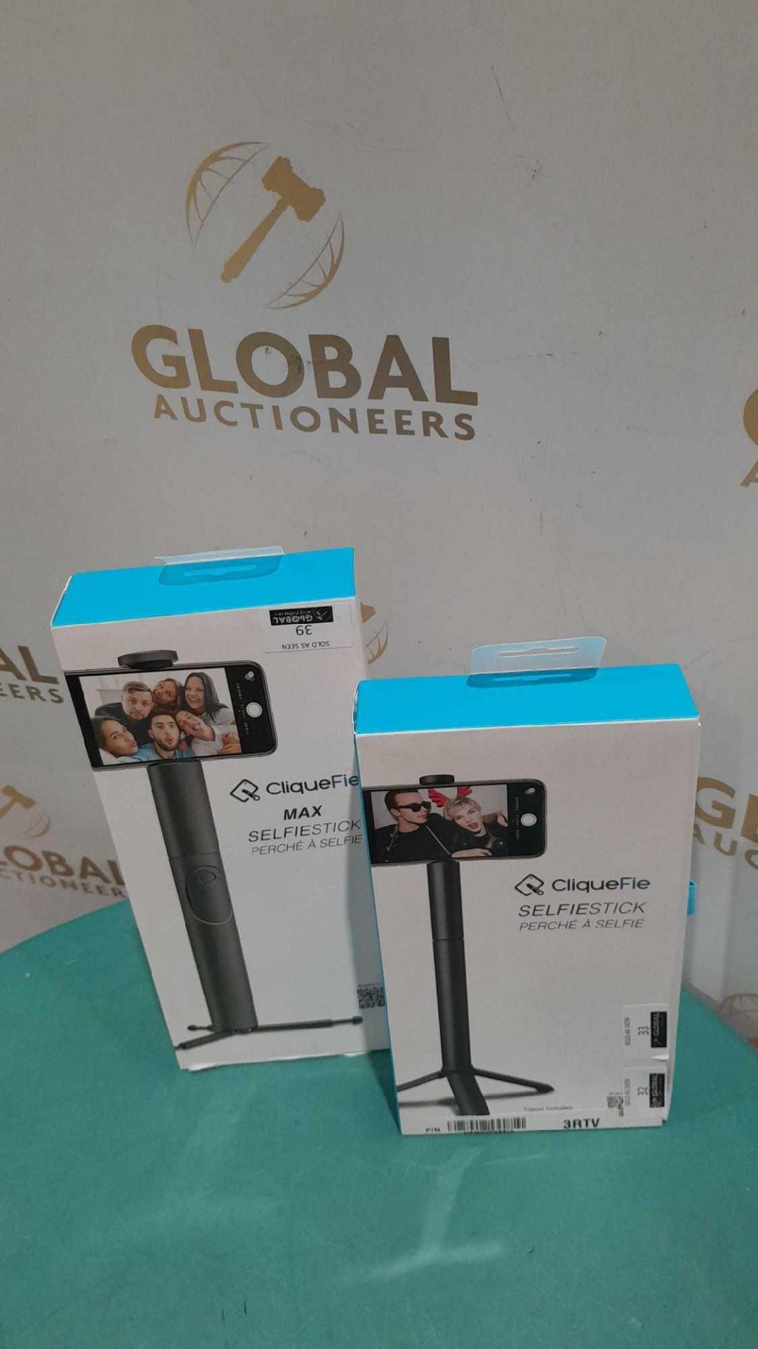 RRP £250 Lot To Contain 5 Boxed Cliquefie Selfie Sticks - Image 2 of 2