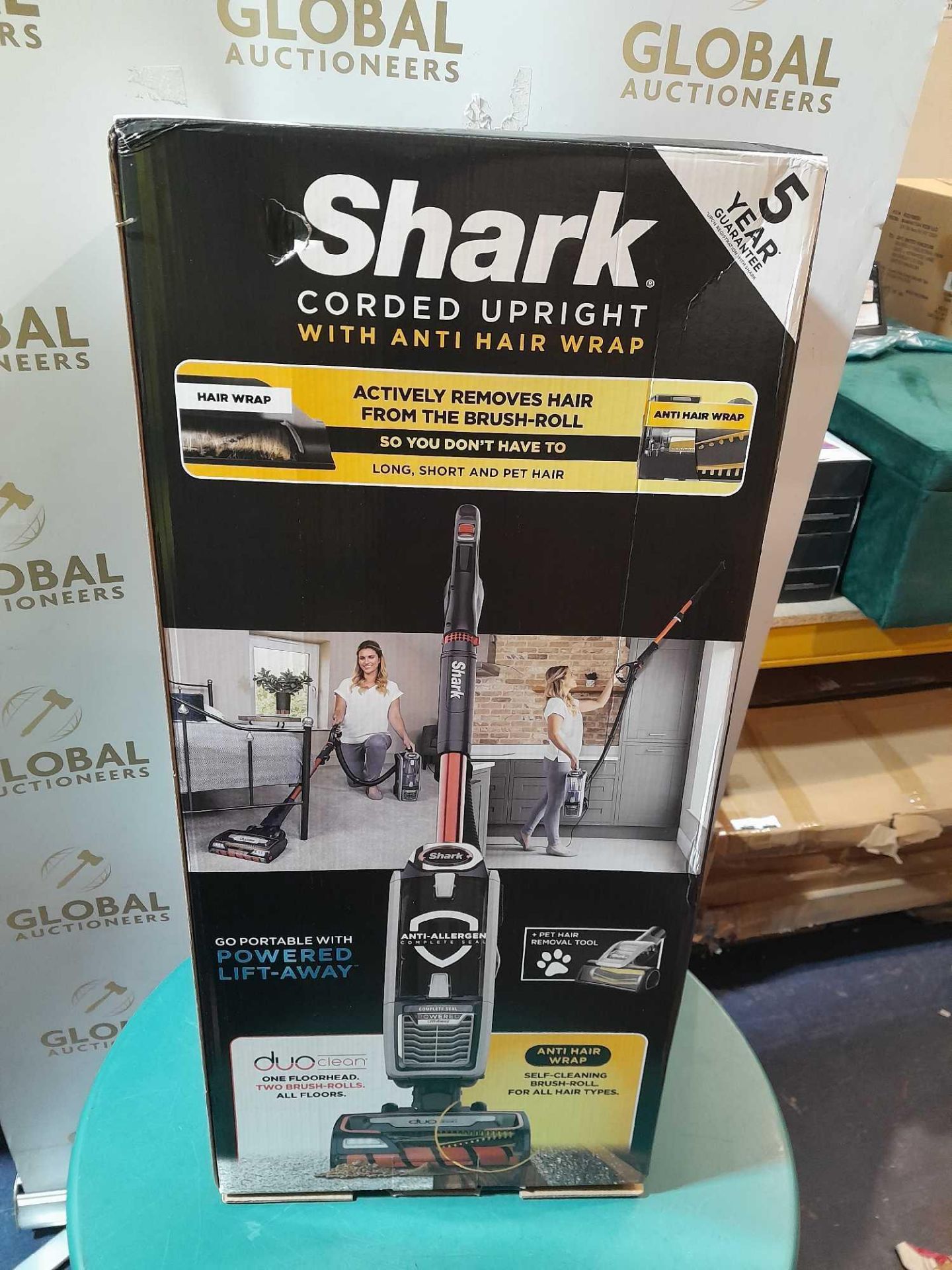 RRP £560 Boxed Shark Anti Hair Wrap Upright Vacuum Cleaner W/Powered Lift-Away&Truepet - Image 2 of 2