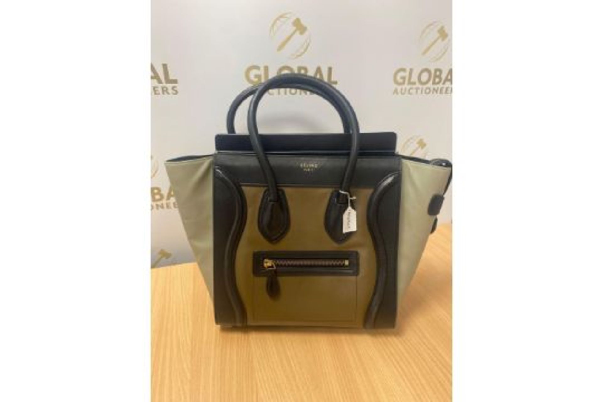 RRP £1,500 Celine Luggage Tricol Handbag, Céline 'Mini Luggage'. Open with A Zipper On Top And Is
