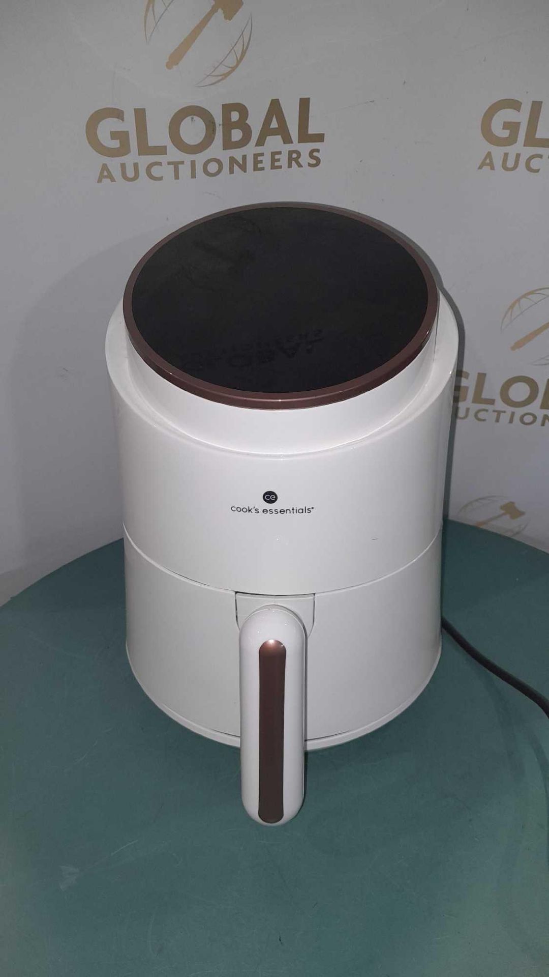 RRP £100 Boxed Cooks Essentials White Air Fryer - Image 3 of 3