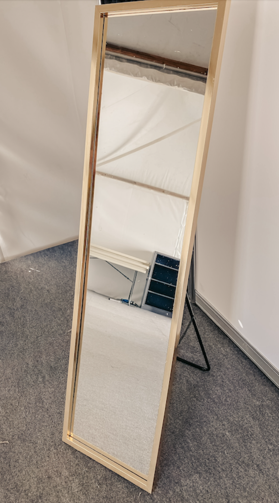 RRP £120 Lot To Contain 1X Floor Standing Mirror (Condition Reports Available On Request, All