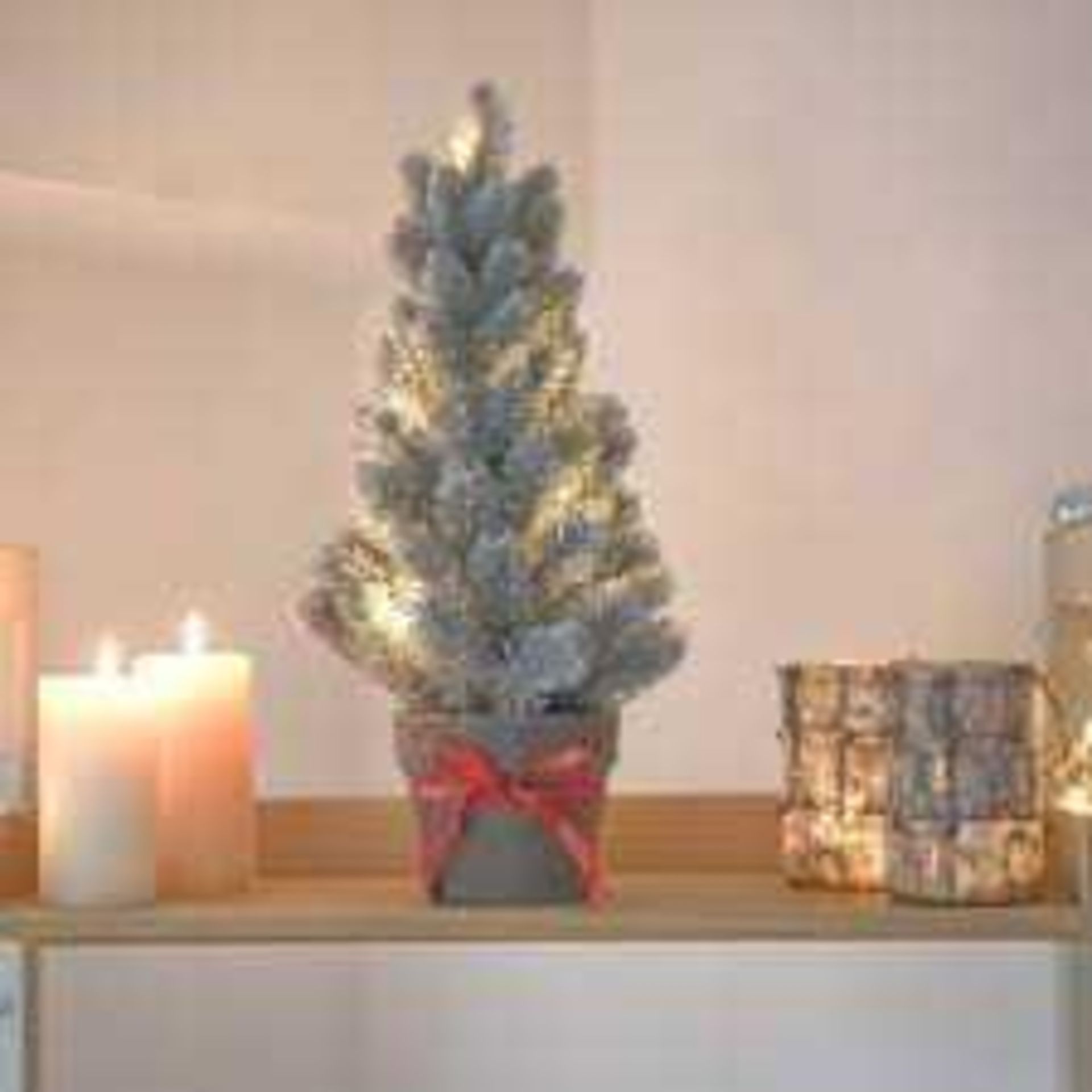 RRP £150 Lot To Contain 6 Boxed Brand New 50Cm/20" Artificial Silver Christmas Tree With Lights