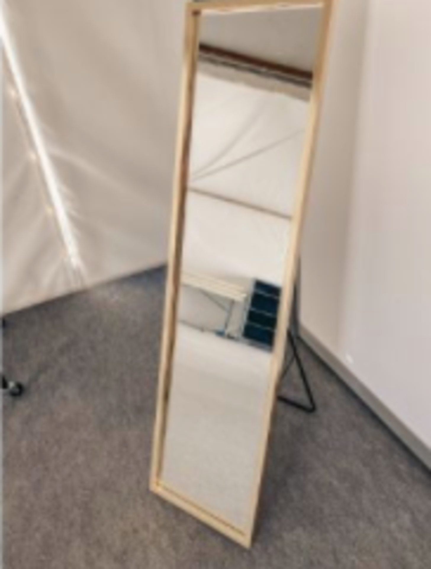 RRP £120 Lot To Contain 1X Floor Standing Mirror