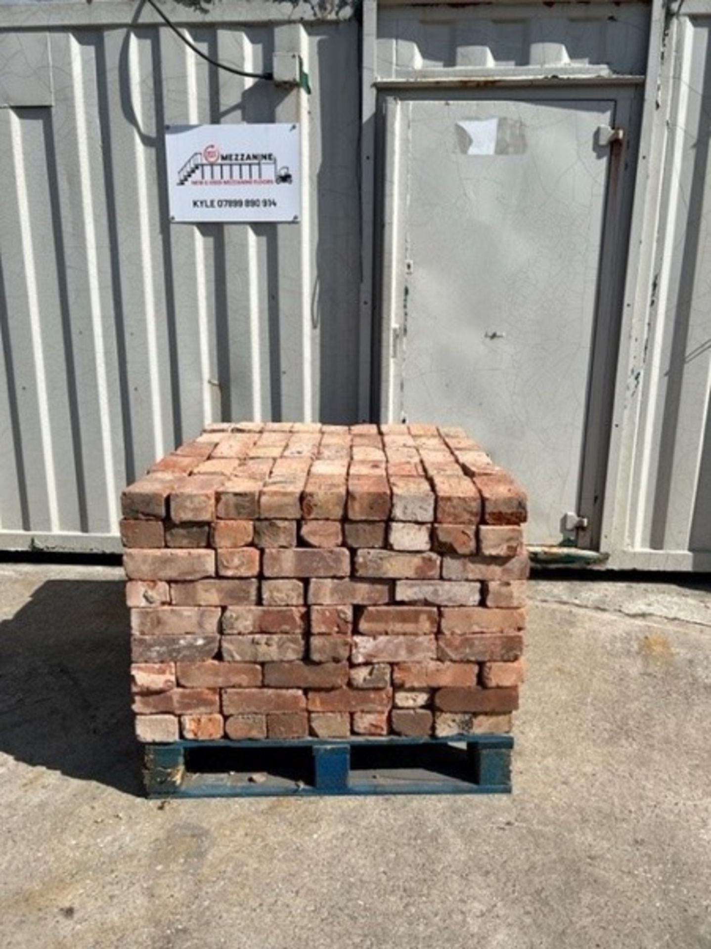 RRP £720 Lot To Contain Reclaimed Wire Cut Bricks 400 Bricks Per Pallet Pallet Weight: 1400Kgs - Image 2 of 2