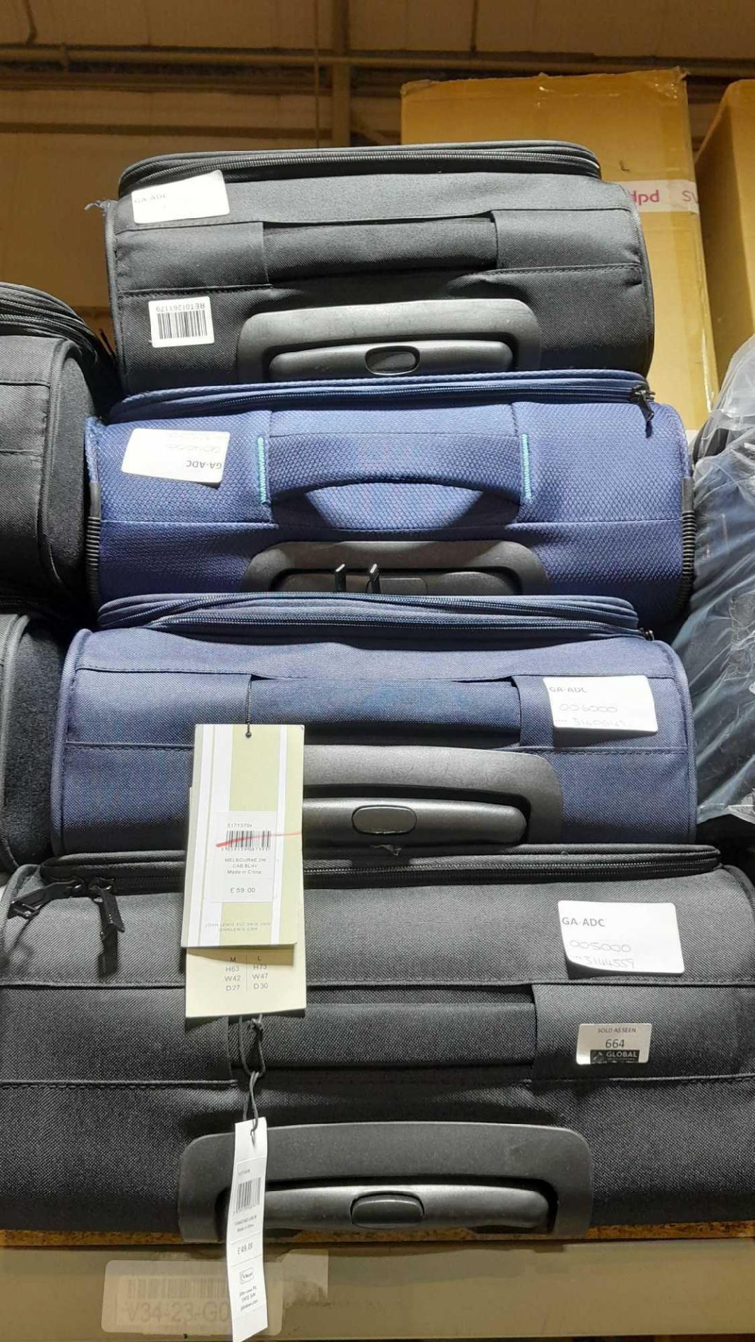 RRP £200 Lot To Contain 4 Assorted John Lewis Unboxed Soft Shell Travel Suitcases - Image 2 of 2