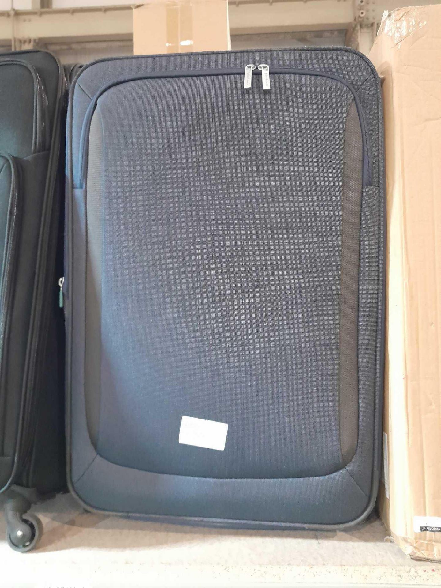 RRP £220 Lot To Contain 4 Boxed/Unboxed Suitcases Various Sizes And Colours(Assorted Conditions) - Image 3 of 5