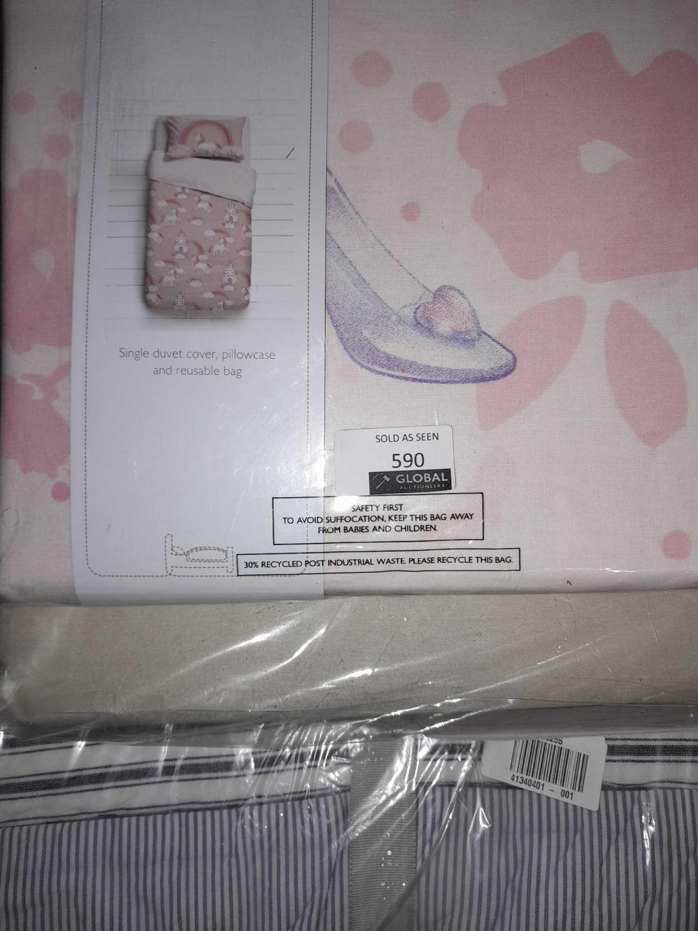 RRP £195 Lot To Contain 3 Assorted Bagged Items To Include A Magical Unicorn Duvet Cover Set, Pair - Image 2 of 2