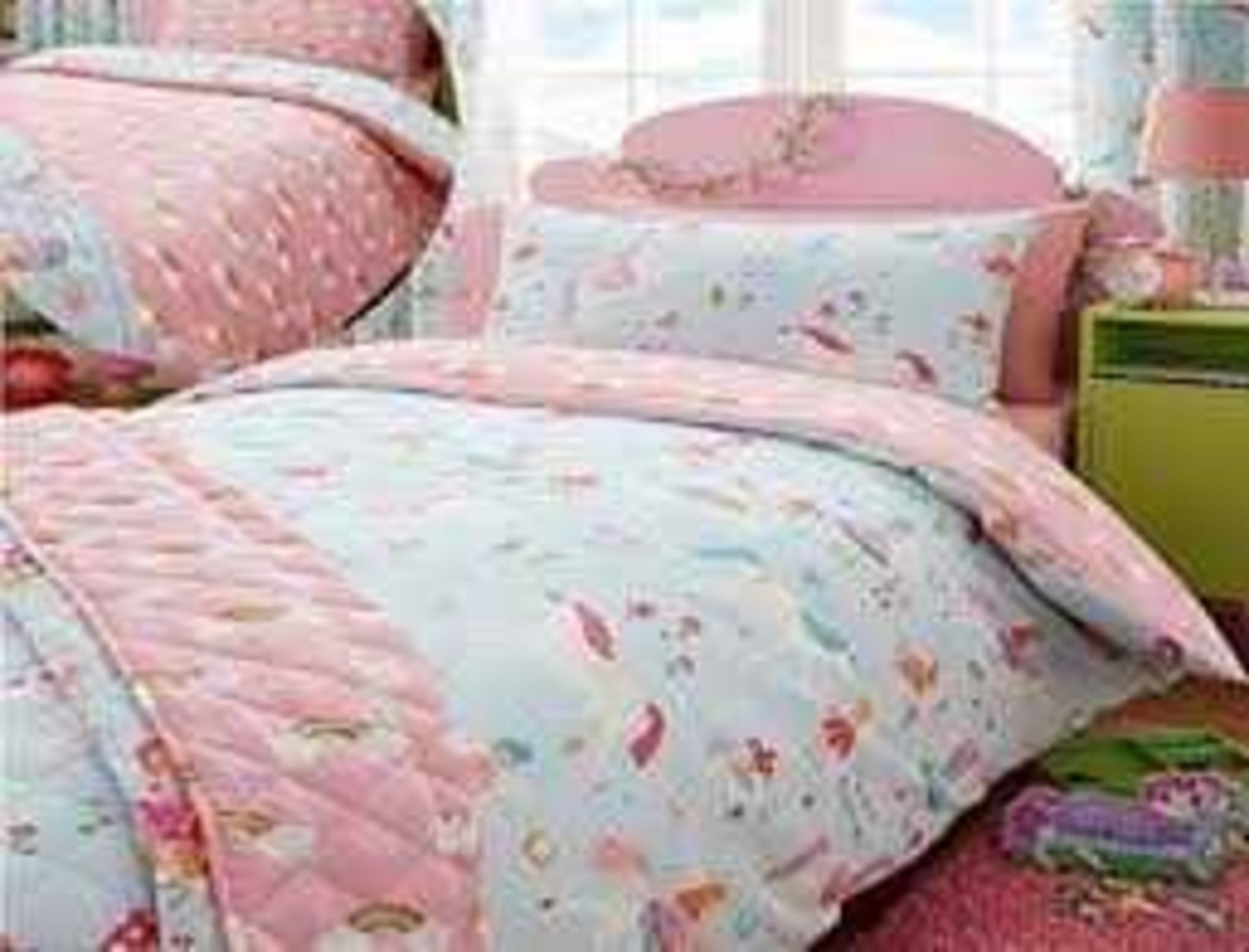 RRP £195 Lot To Contain 3 Assorted Bagged Items To Include A Magical Unicorn Duvet Cover Set, Pair