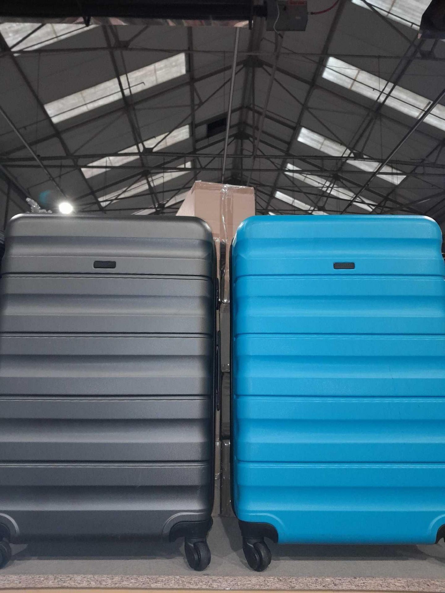 RRP £140 Lot To Contain 2 Unboxed Assorted John Lewis Hard Shell 4-Wheel Spin Travel Suitcases - Image 2 of 2