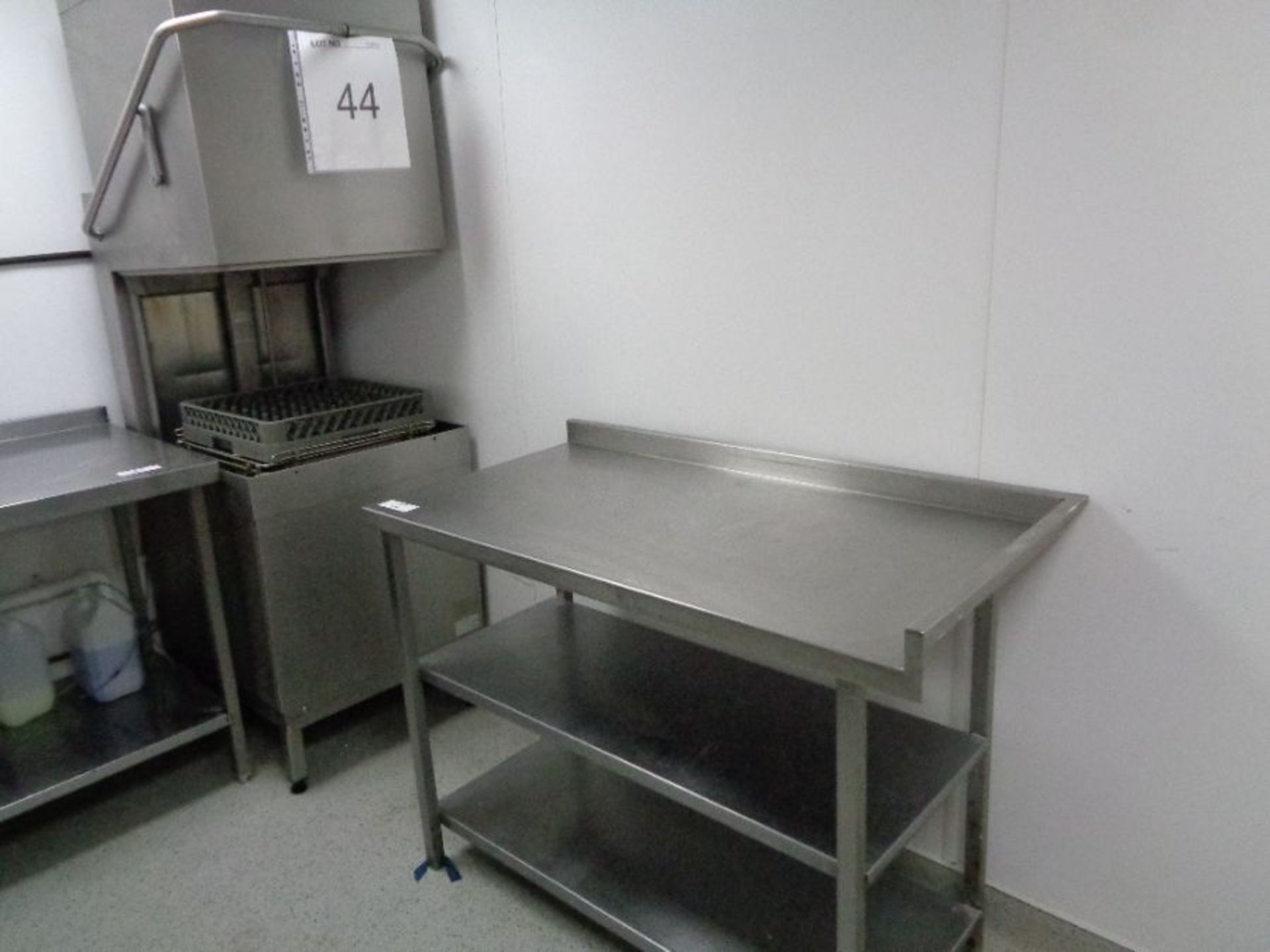 Hobart model AUPS 31 pass through dishwasher with draining table - Image 2 of 2