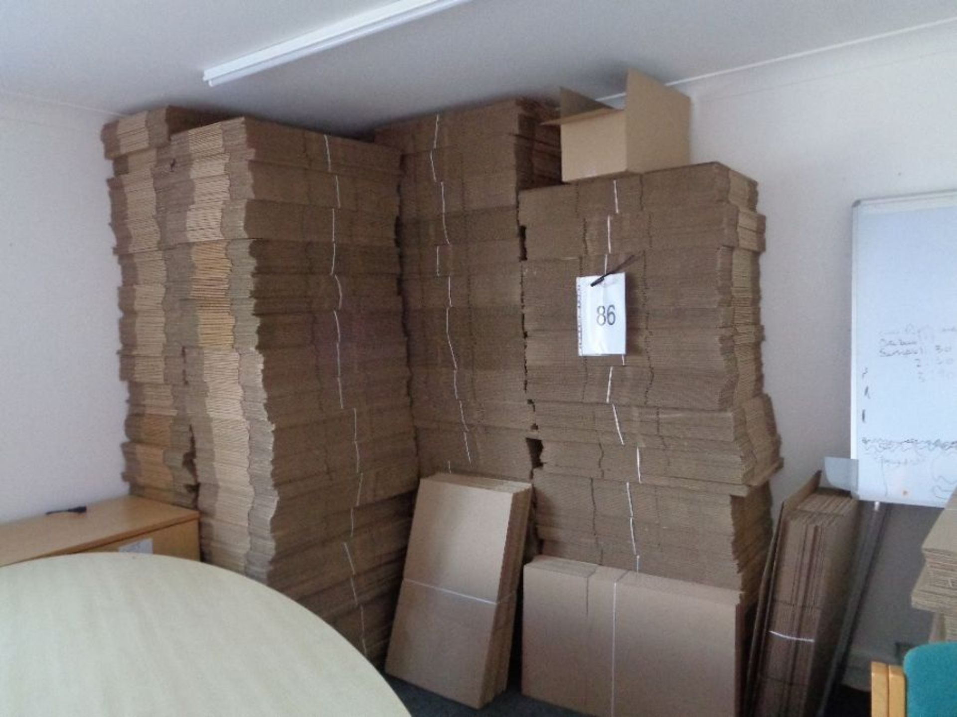 Quantity cardboard packaging as lotted