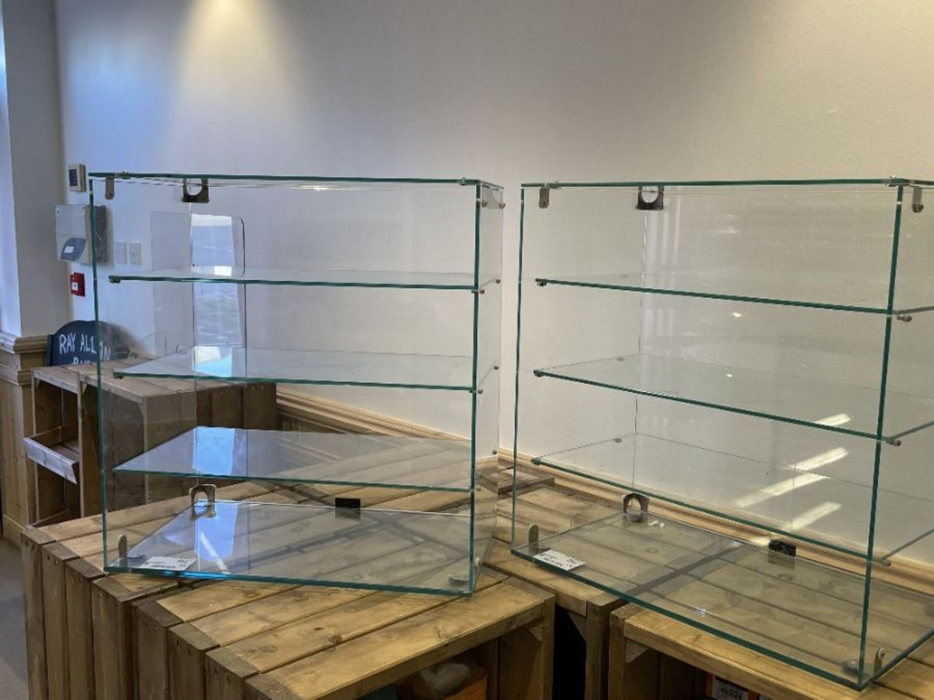 2 x Lincat 4 shelf glass seal cabinets