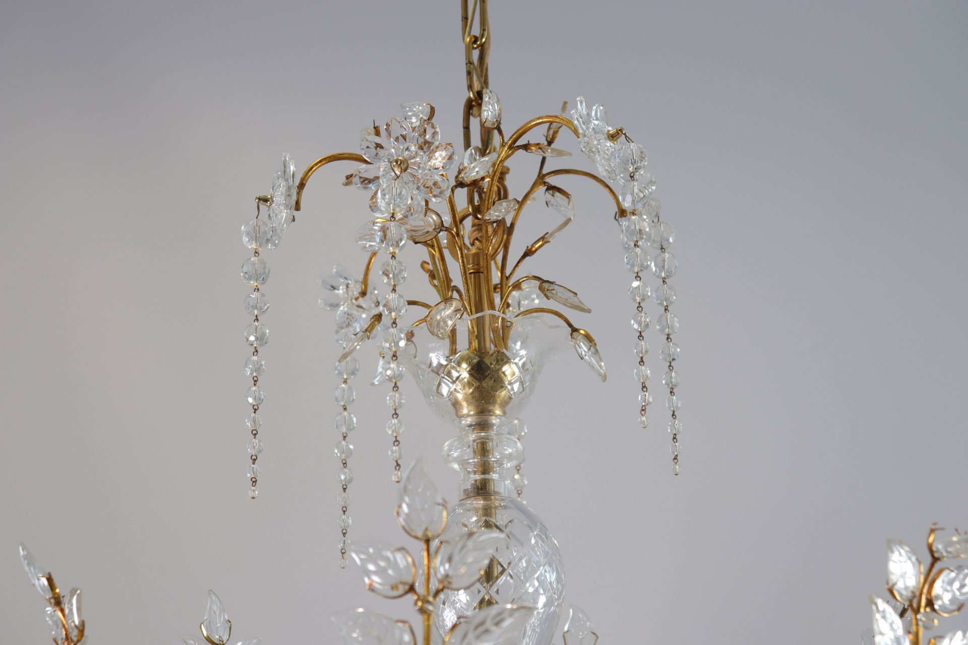 Maison BaguÃ¨s Chandelier in rich golden brass with floral decoration - Bild 6 aus 6