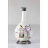Famille rose porcelain vase decorated with a rider "foot mounted on silver"