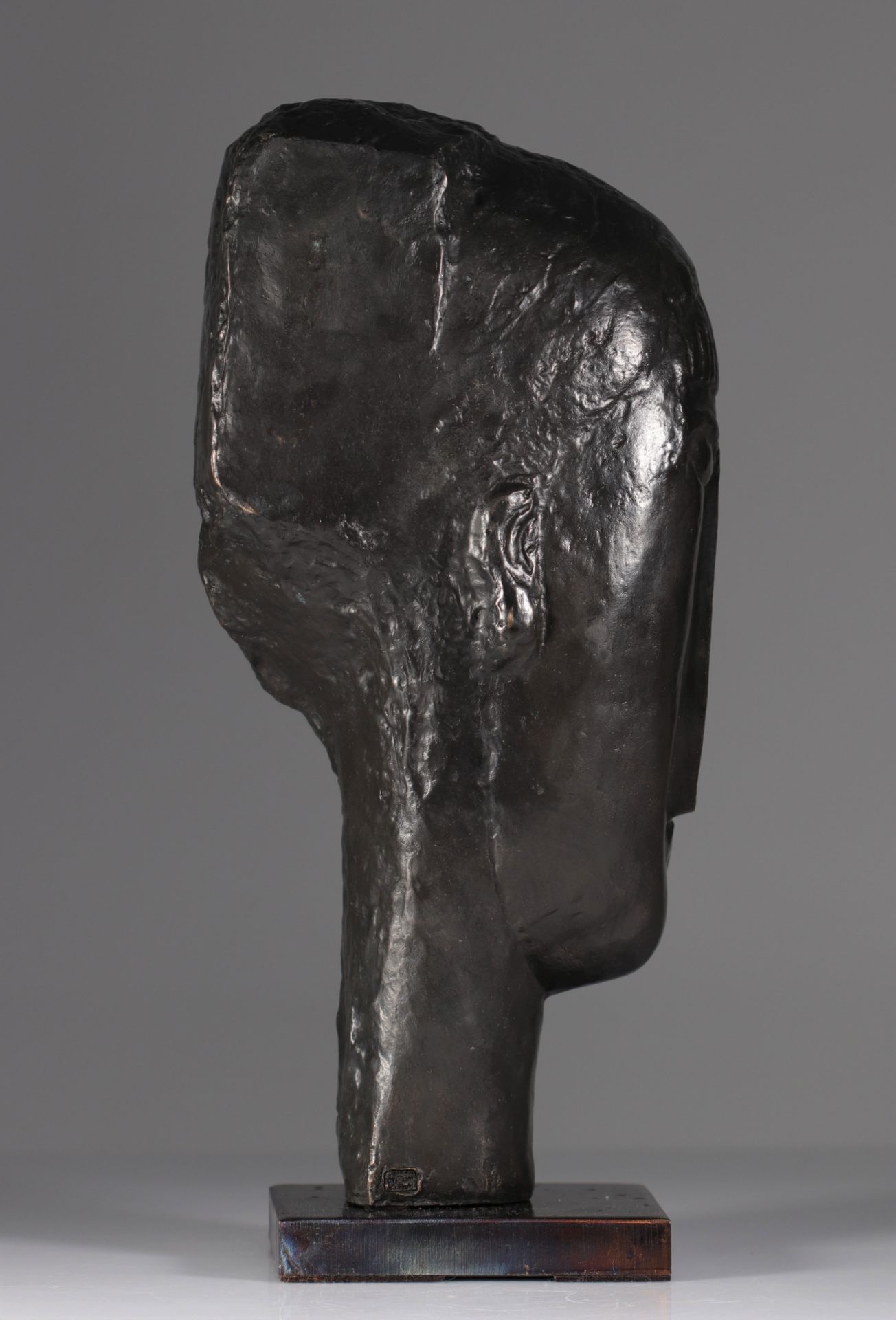 Amedeo MODIGLIANI (1884-1920). Head of a young girl with a fringe. Bronze proof with nuanced brown - Bild 3 aus 8