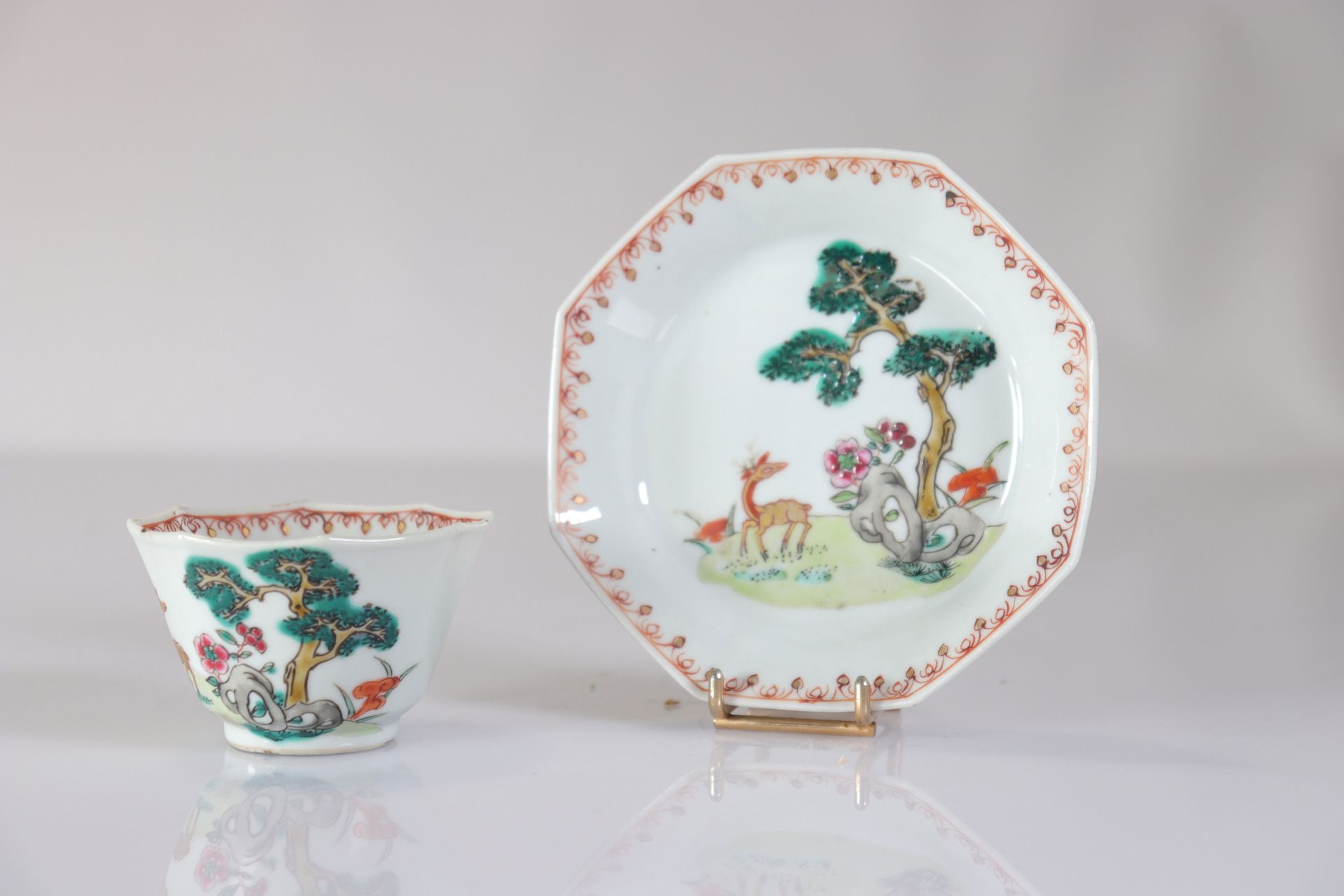 Bowl and saucer in 18th century Chinese porcelain decorated with deer - Bild 2 aus 4