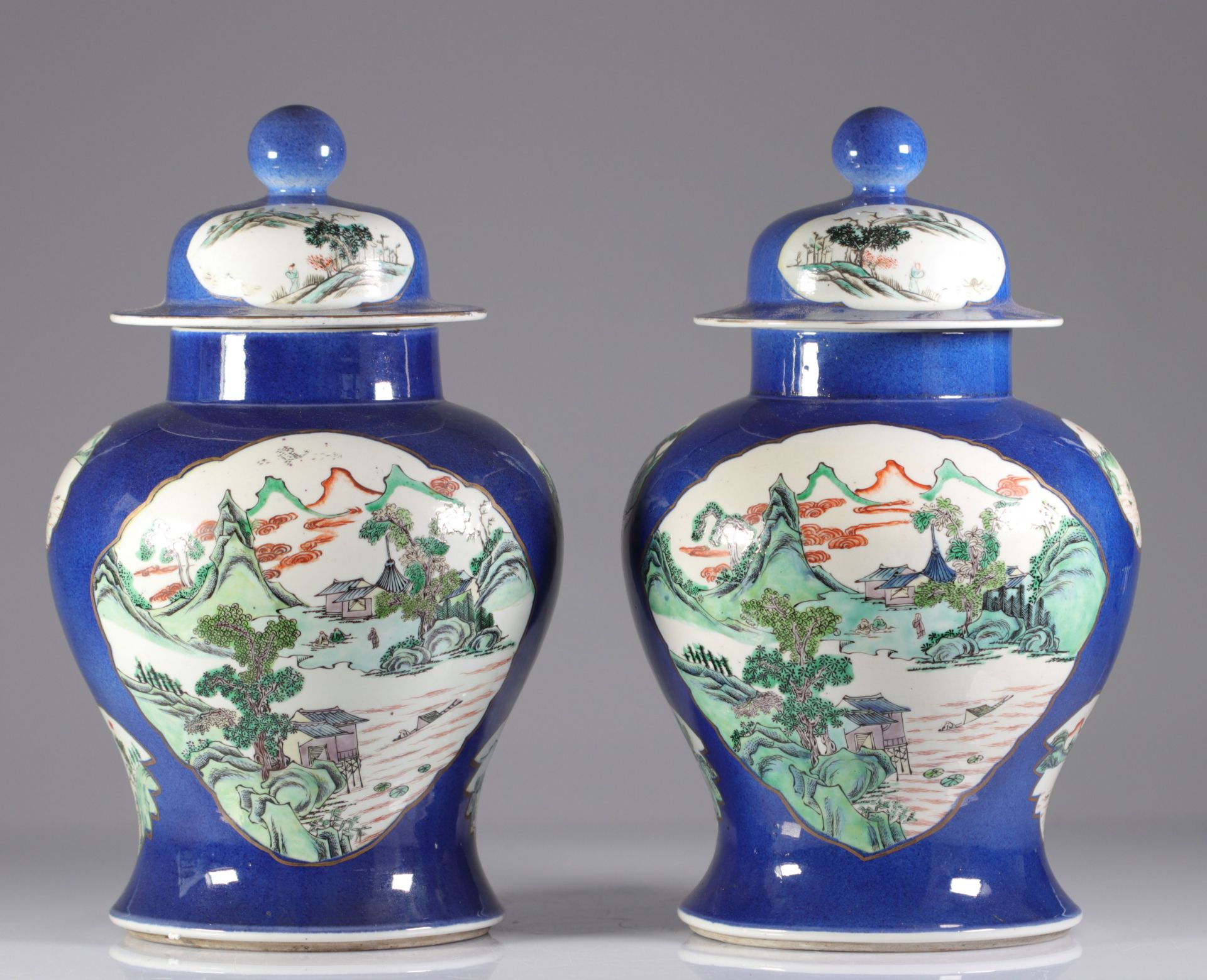 China pair of blue powdered vases decorated with landscapes - Bild 3 aus 6