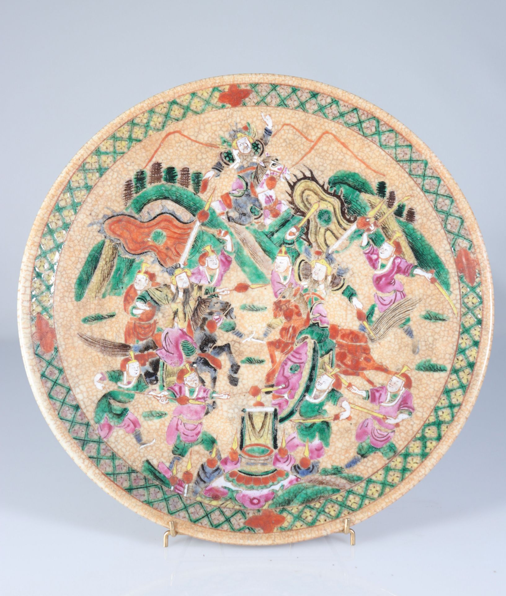 China Nanjing porcelain plate decorated with warriors