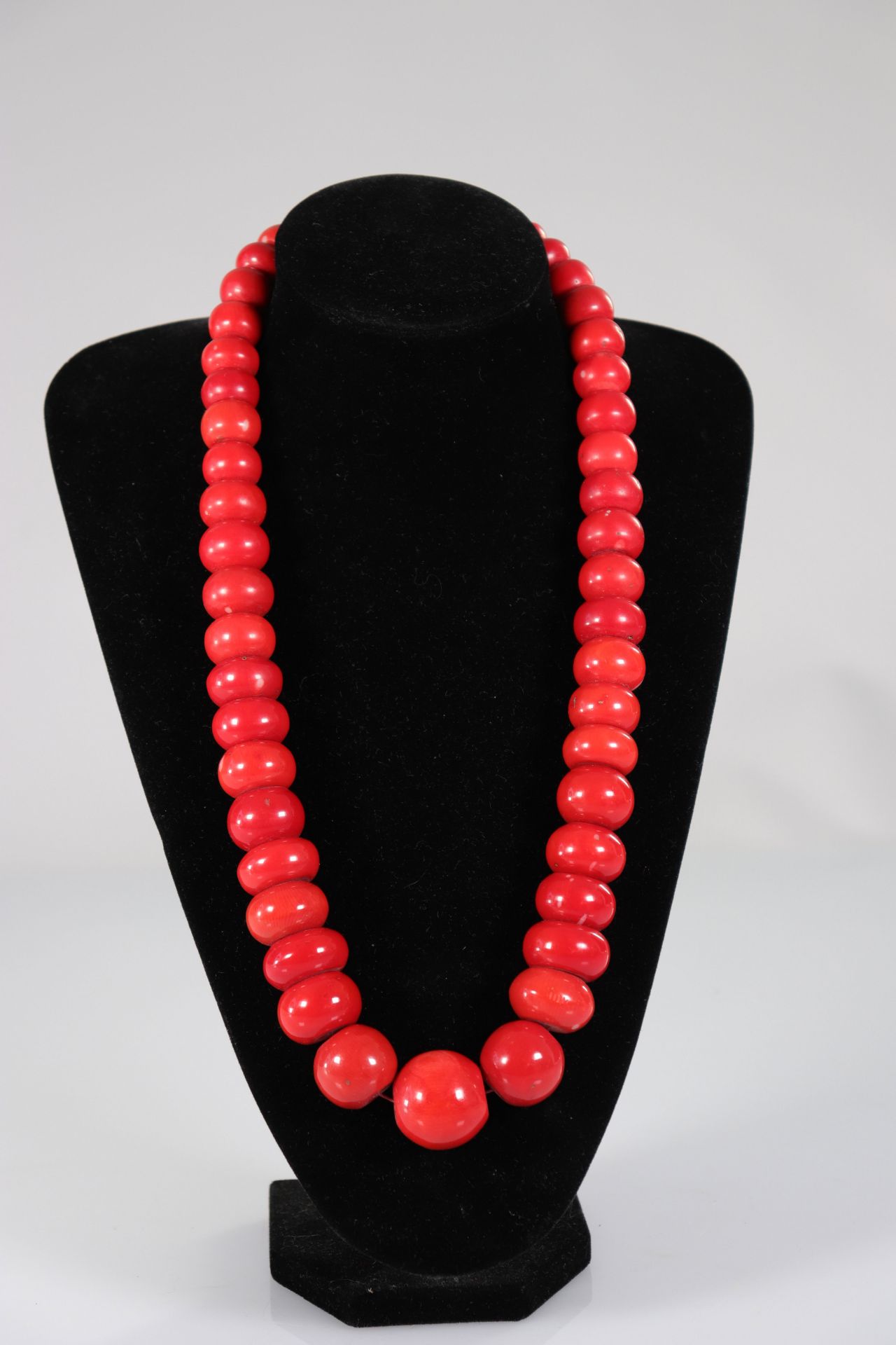 China important red coral necklace