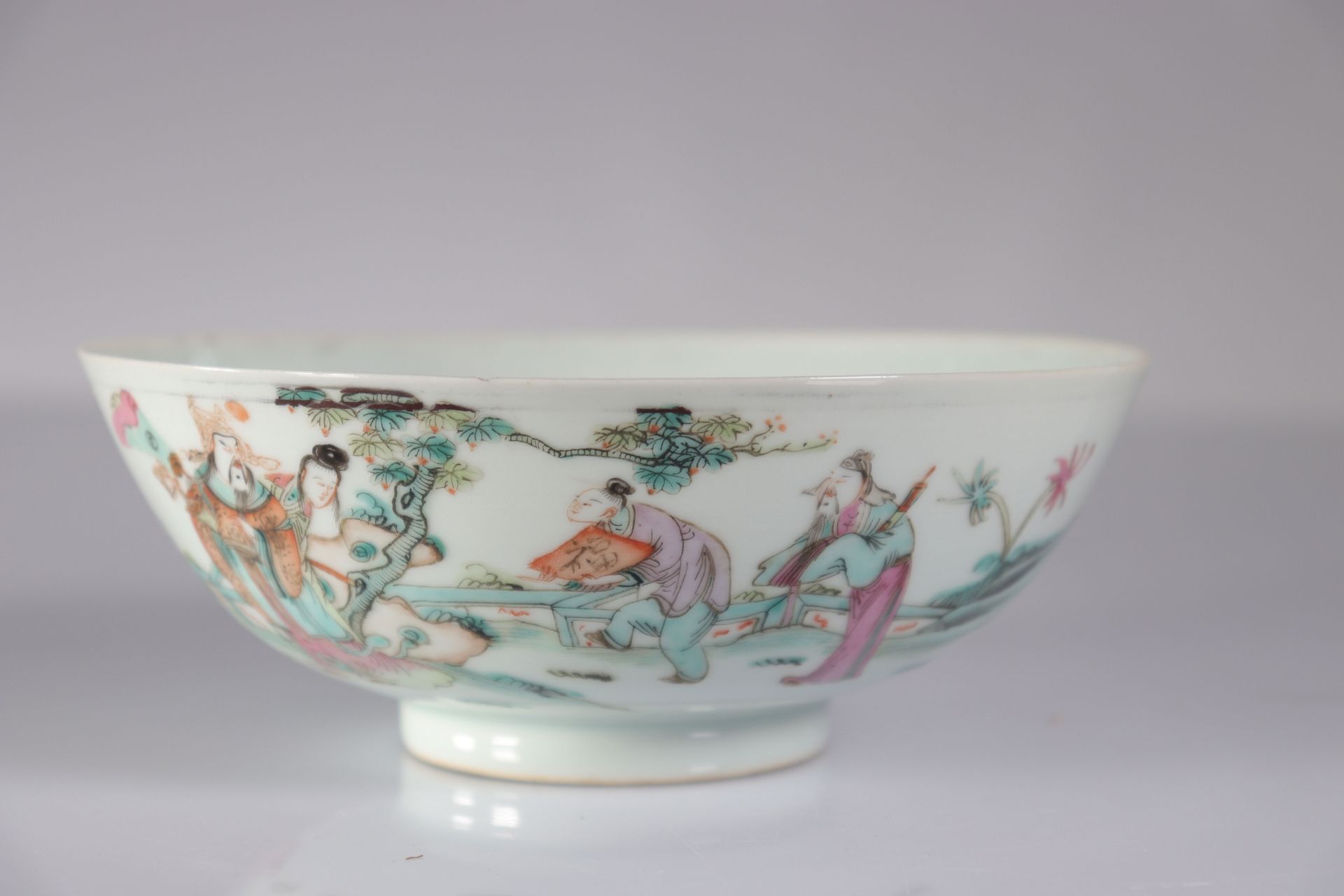 China famille rose porcelain bowl decorated with 19th century characters