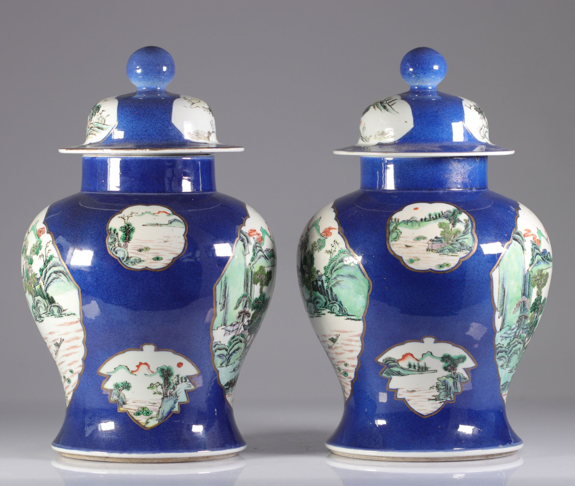 China pair of blue powdered vases decorated with landscapes - Bild 2 aus 6